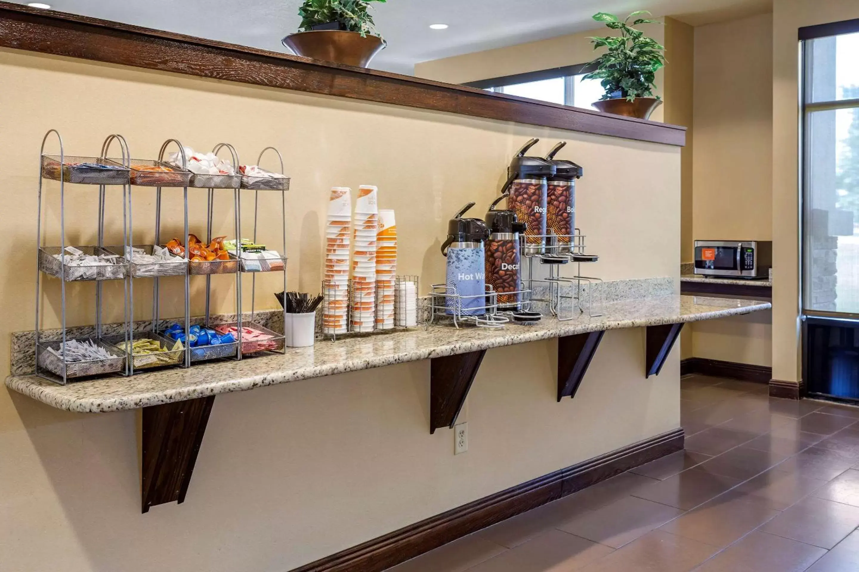 Restaurant/places to eat in Comfort Suites Jonesboro University Area