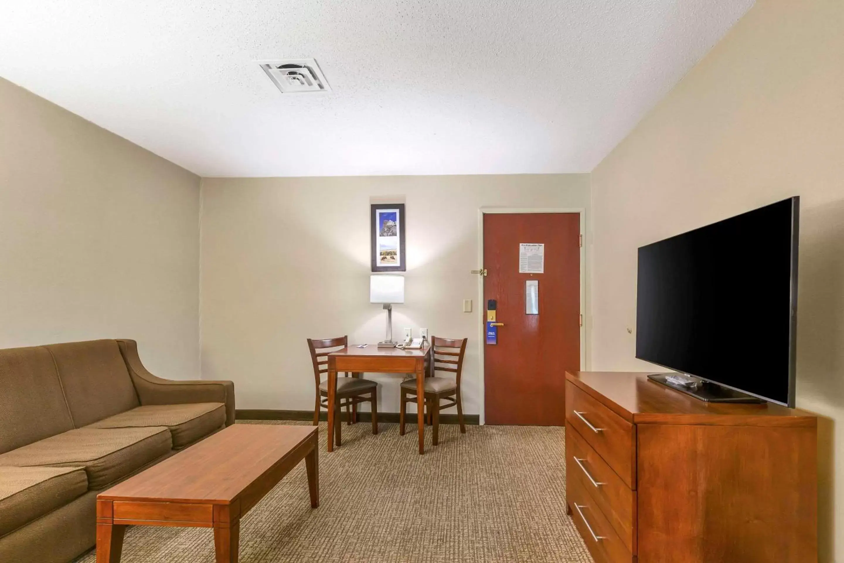 Bedroom, TV/Entertainment Center in Comfort Inn & Suites Rapid City