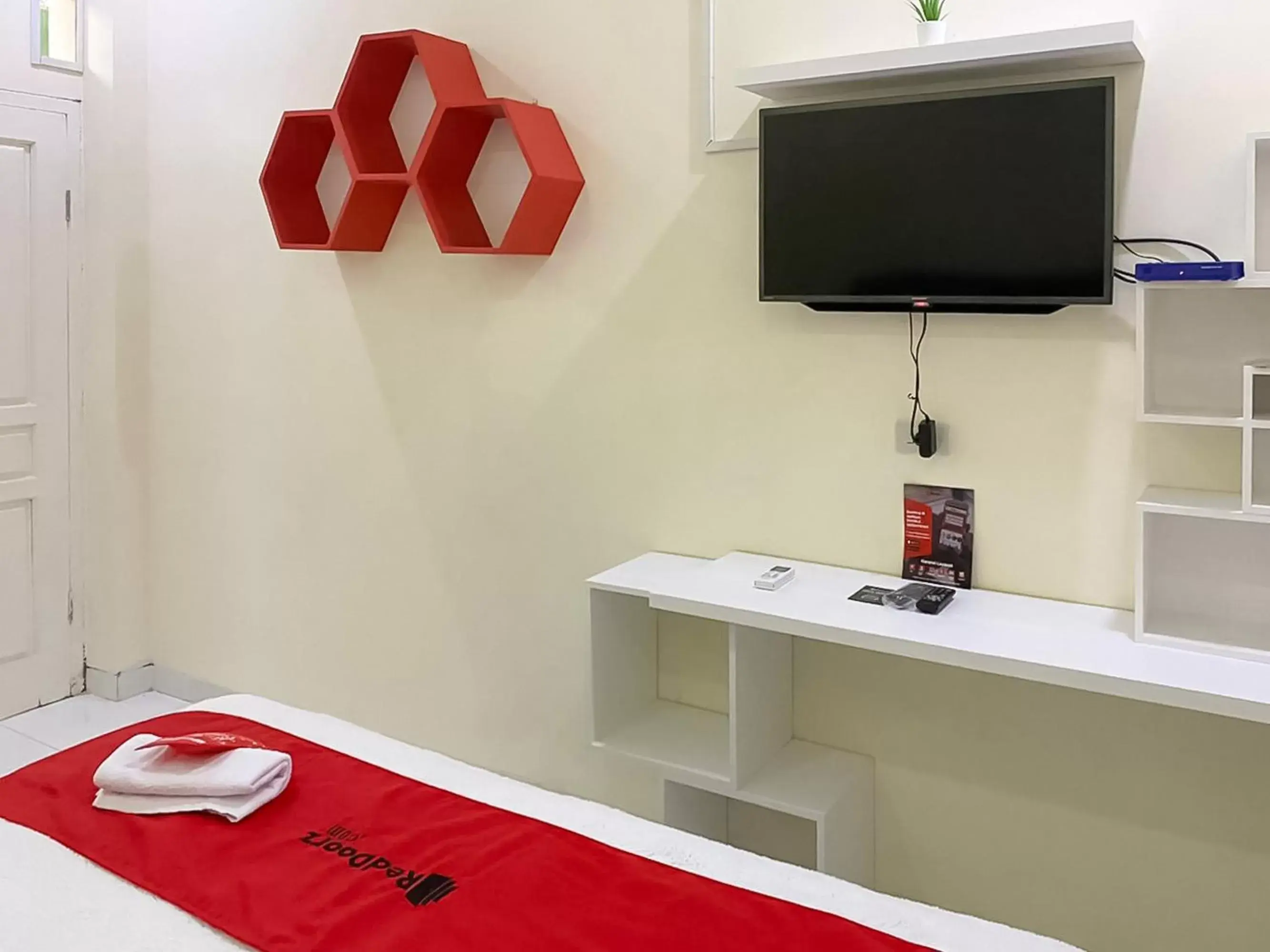 Breakfast in RedDoorz Syariah near PKOR Lampung Breakfast in RedDoorz Syariah near PKOR Lampung