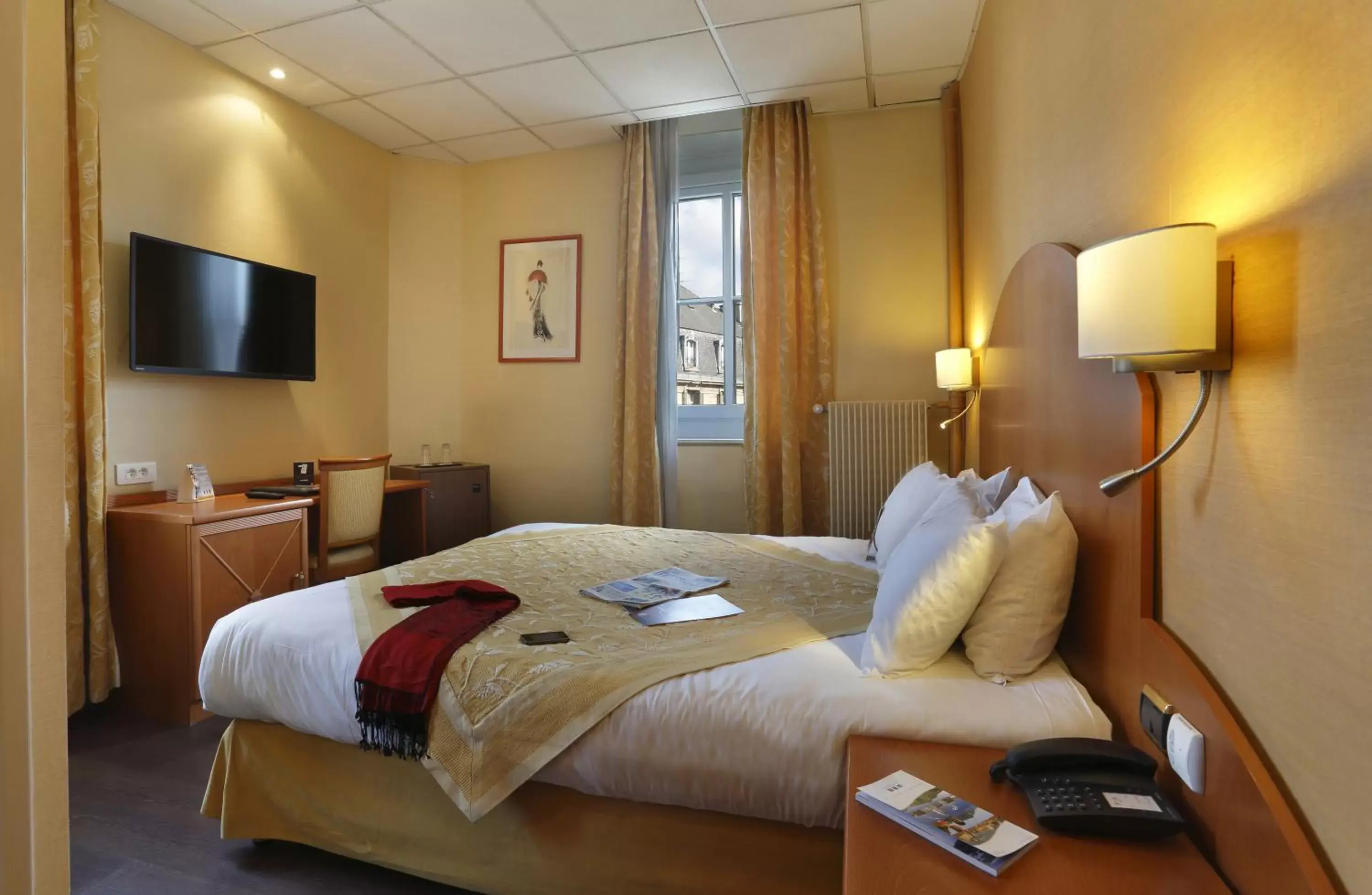 Photo of the whole room in Logis Hotel Darcy Dijon Centre