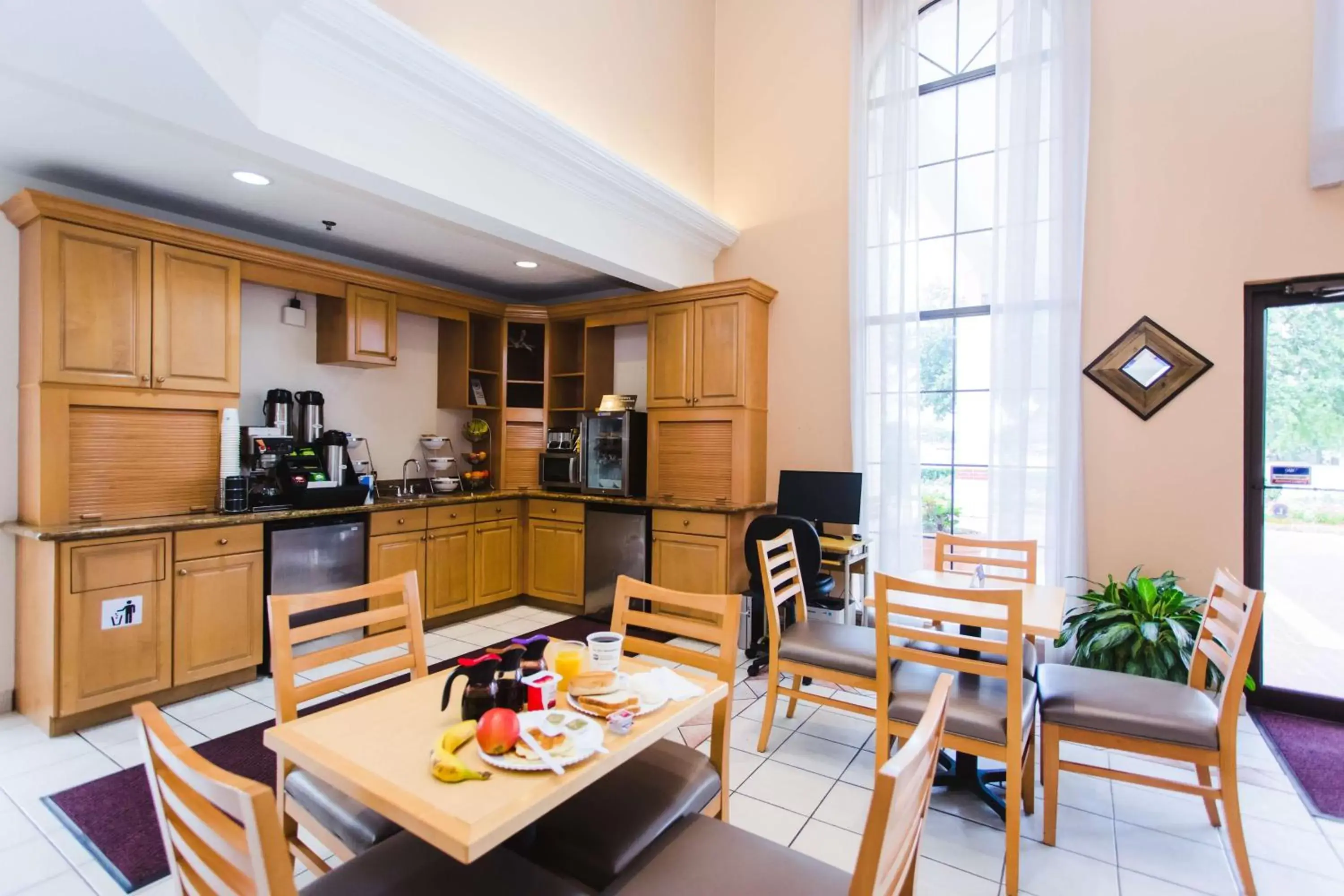 Restaurant/places to eat in Best Western Pearland Inn Restaurant/places to eat in Best Western Pearland Inn