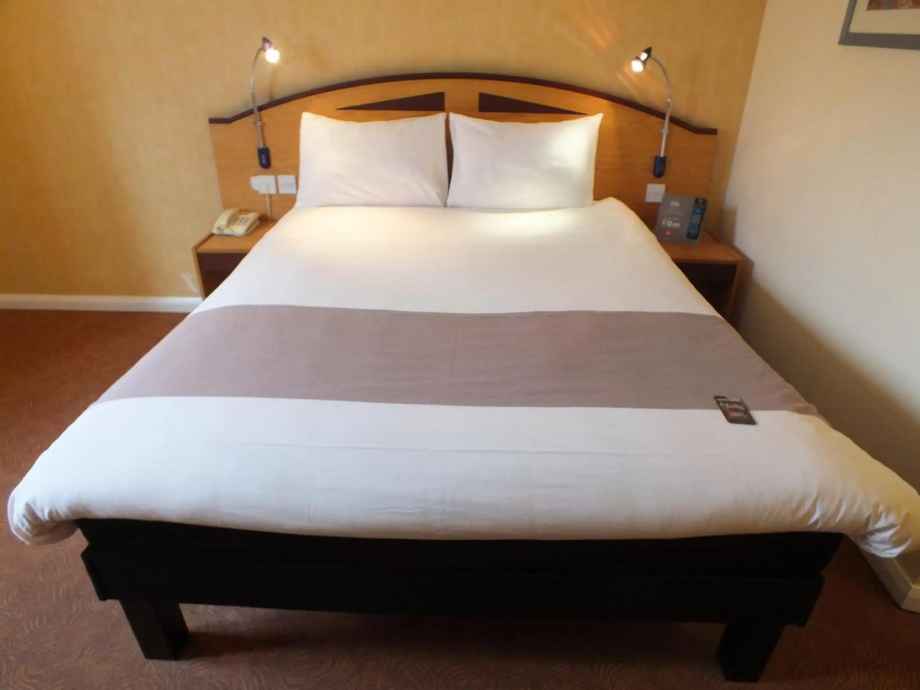 Bed in ibis Rotherham East – (M18 / M1)
