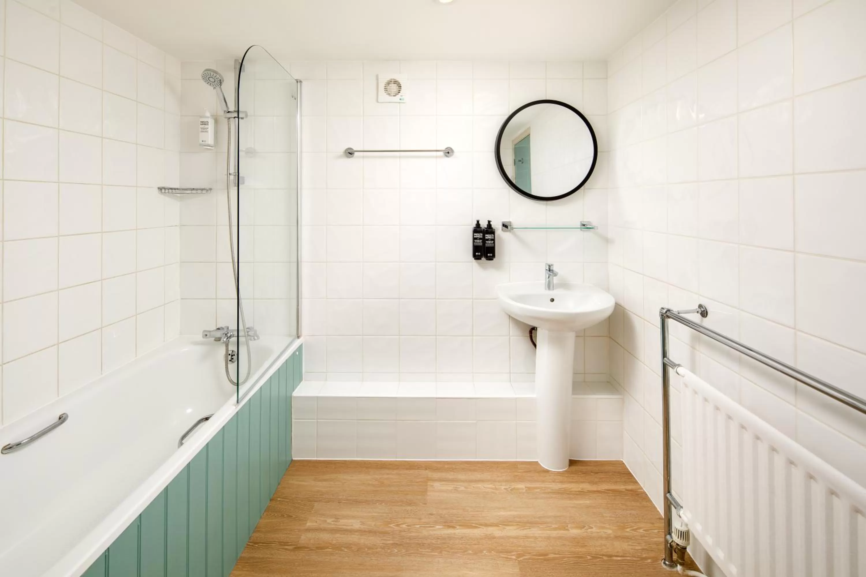 Bathroom in ibis Styles Bournemouth