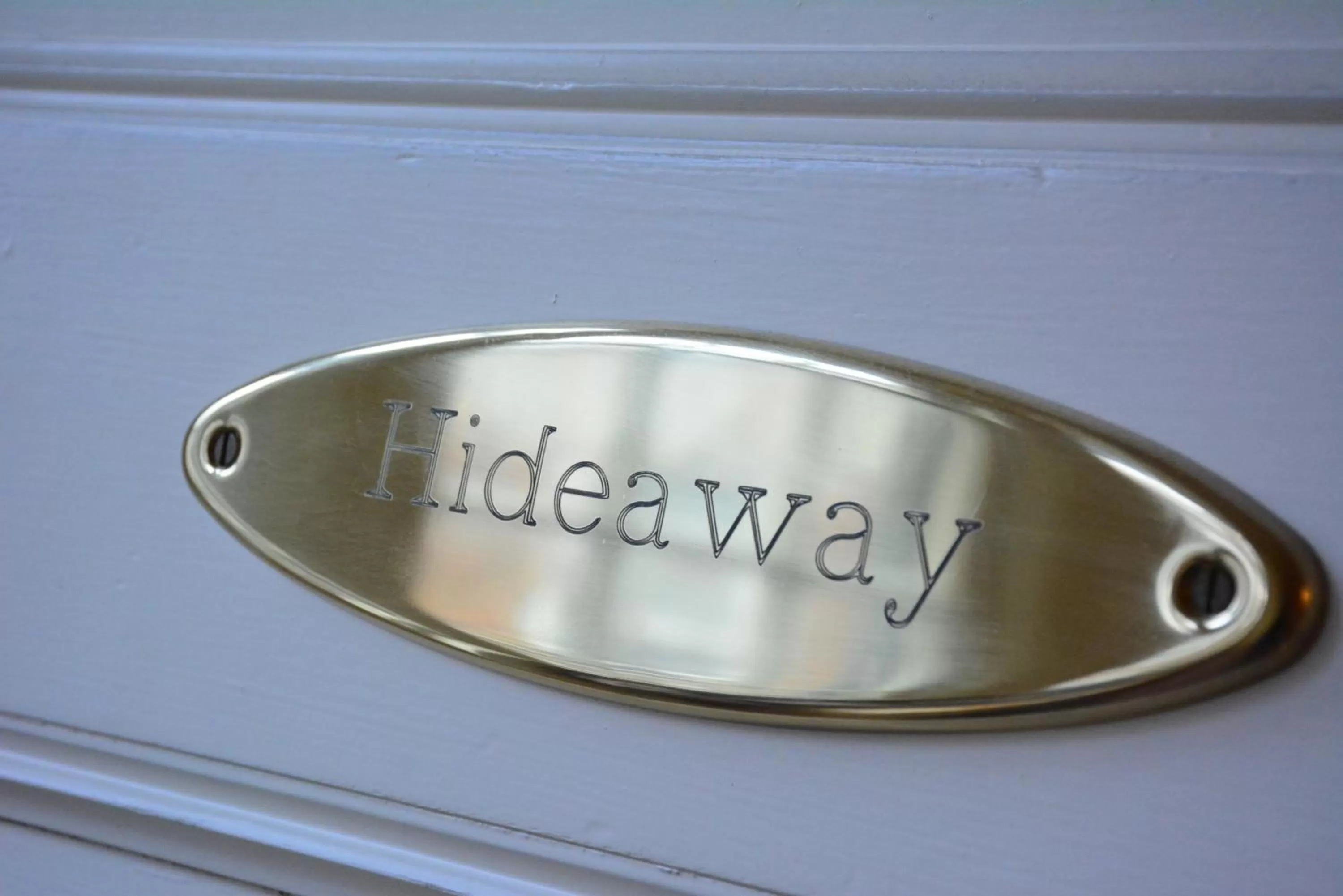 Decorative detail in Looking Glass Inn