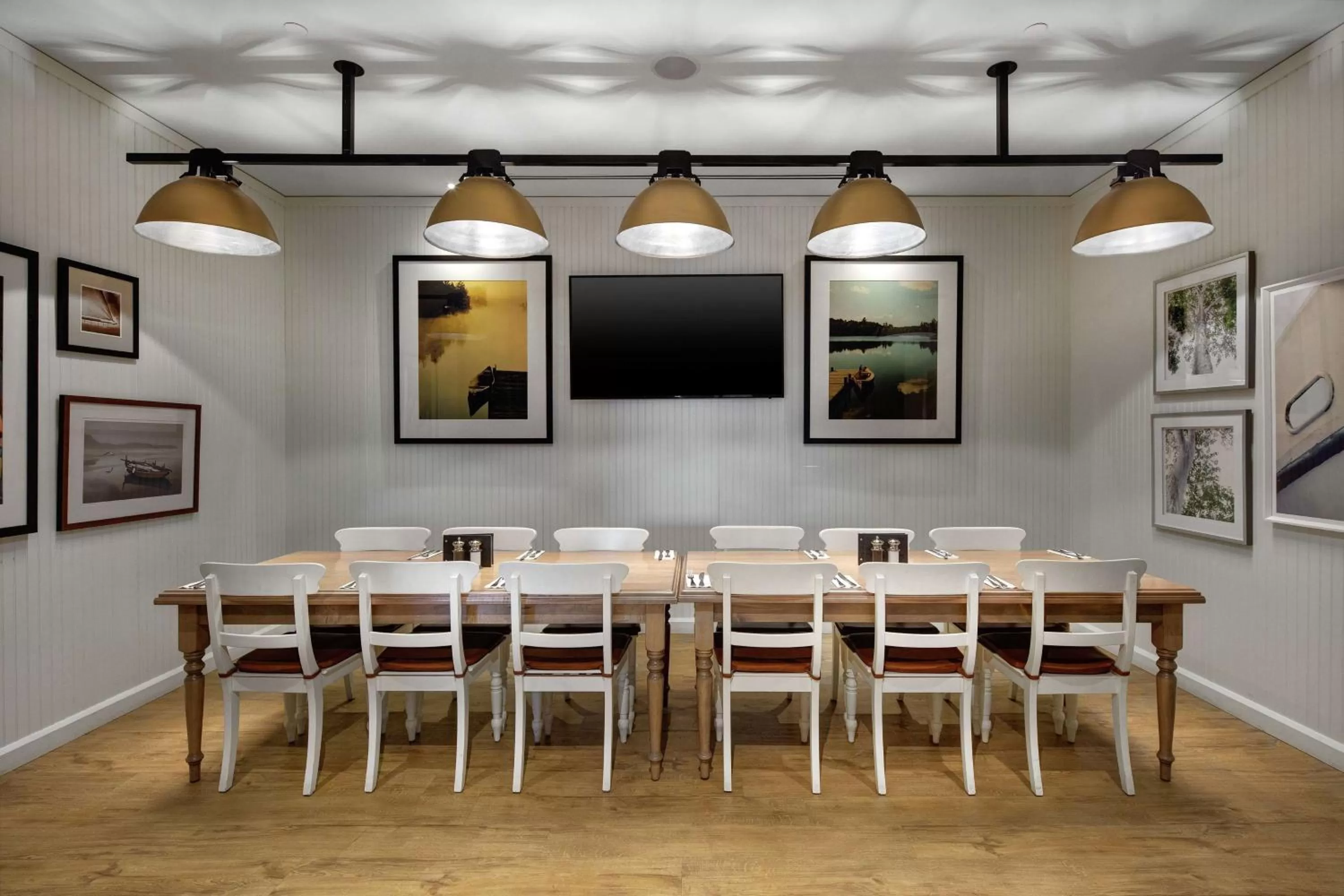 Restaurant/places to eat in Doubletree by Hilton Toronto Airport, ON