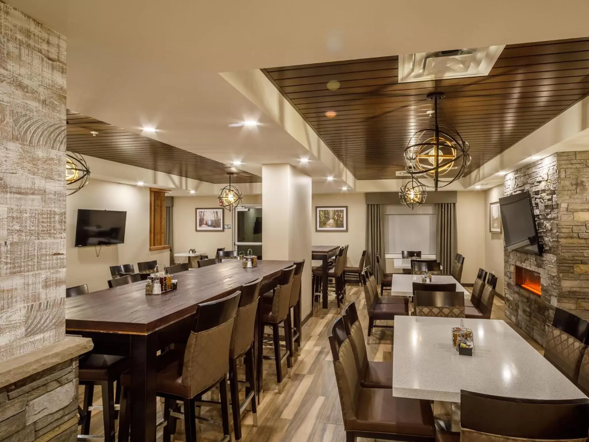 Restaurant/Places to Eat in Ramada by Wyndham Revelstoke