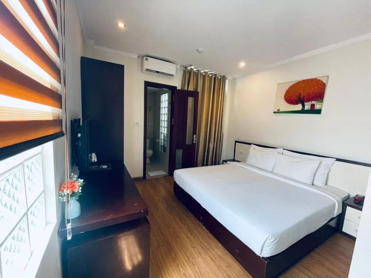 Property building in Rising Dragon Hotel