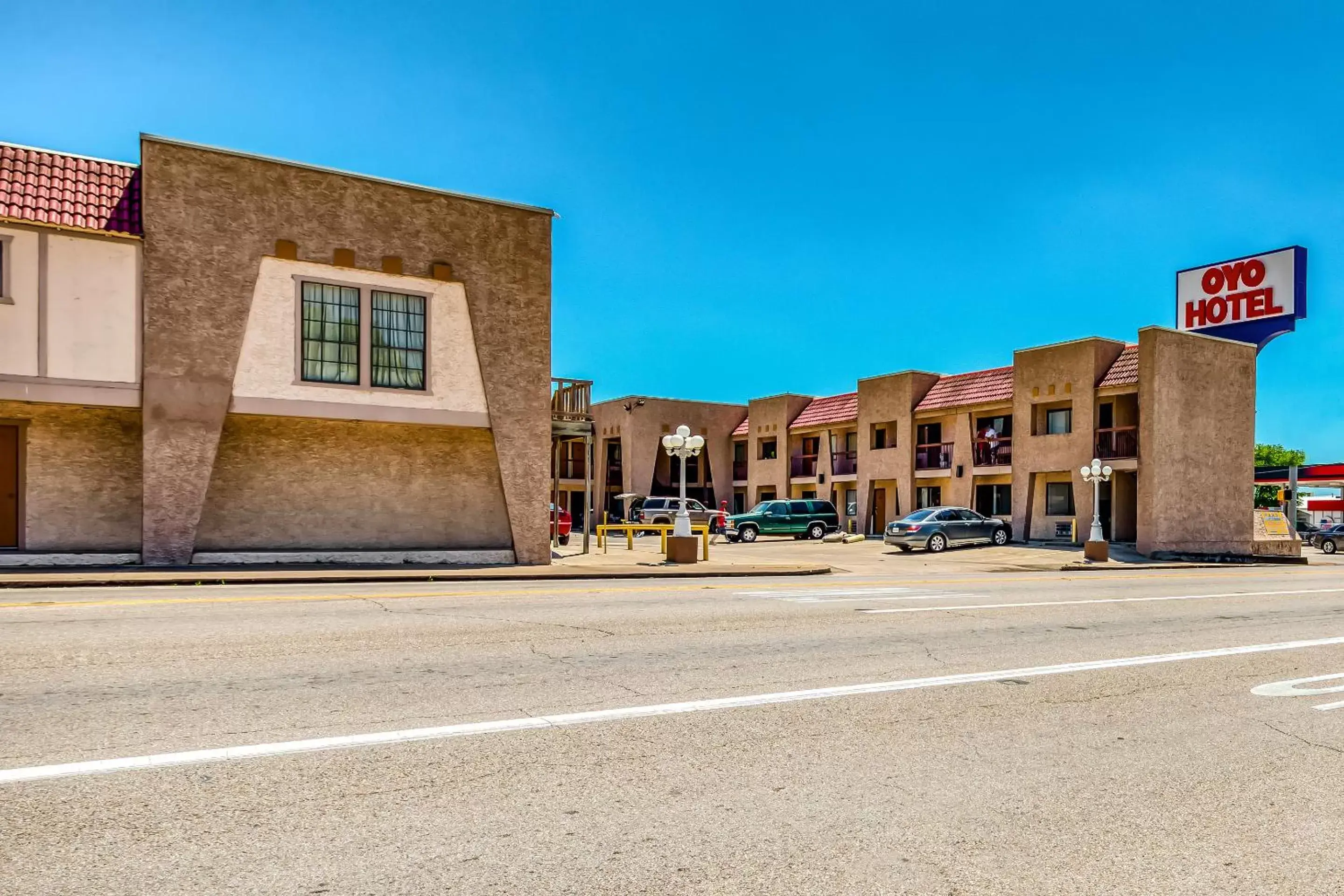 Parking, Property Building in OYO Hotel Groesbeck