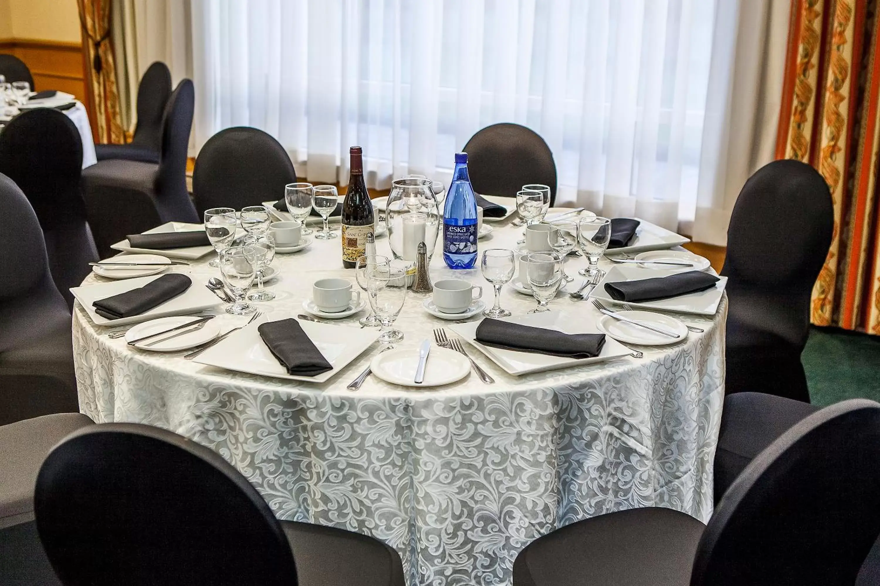 Banquet/Function facilities, Restaurant/Places to Eat in Le Nouvel Hotel