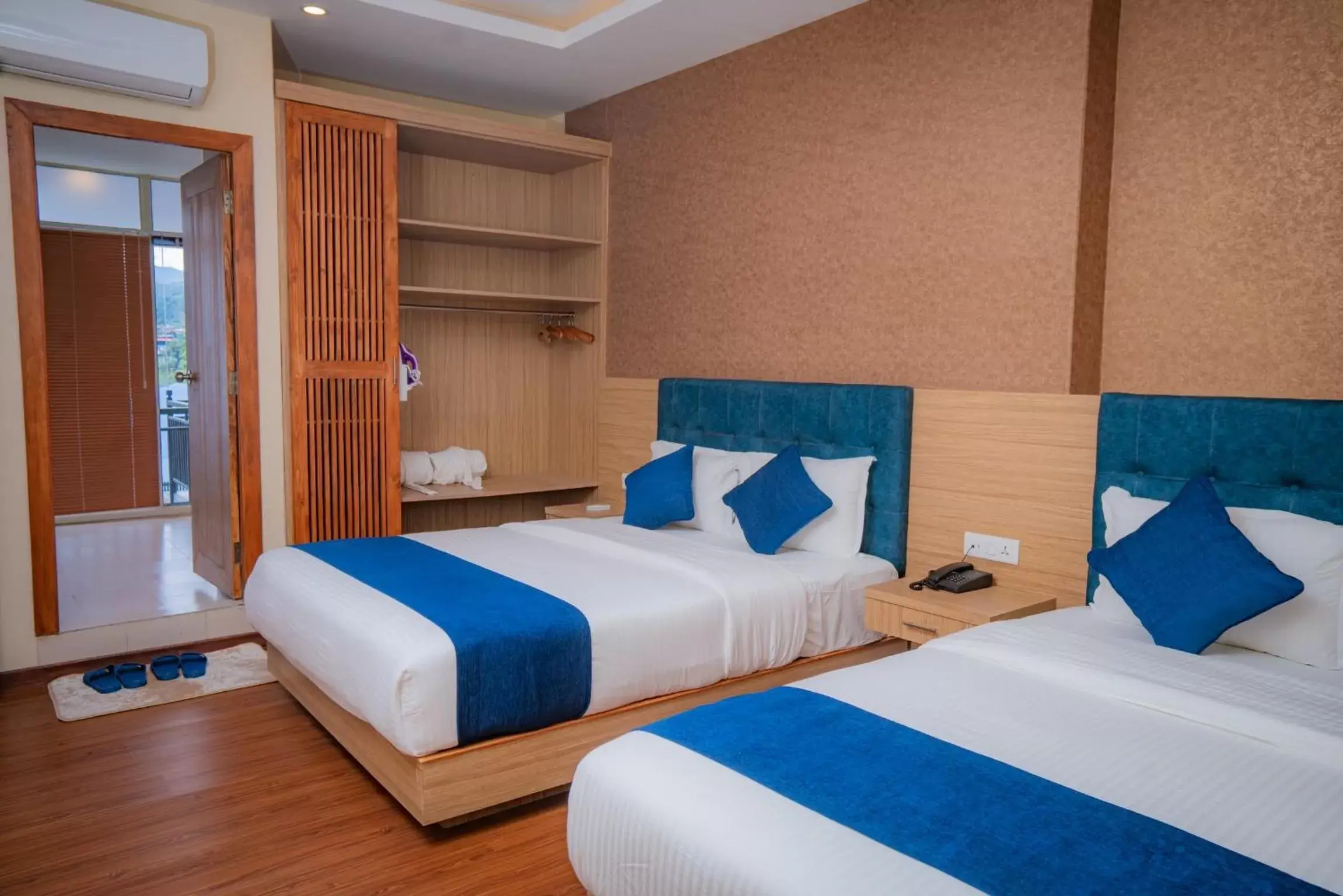 Bed in Majestic Lake Front Hotel & Suites Bed in Majestic Lake Front Hotel & Suites