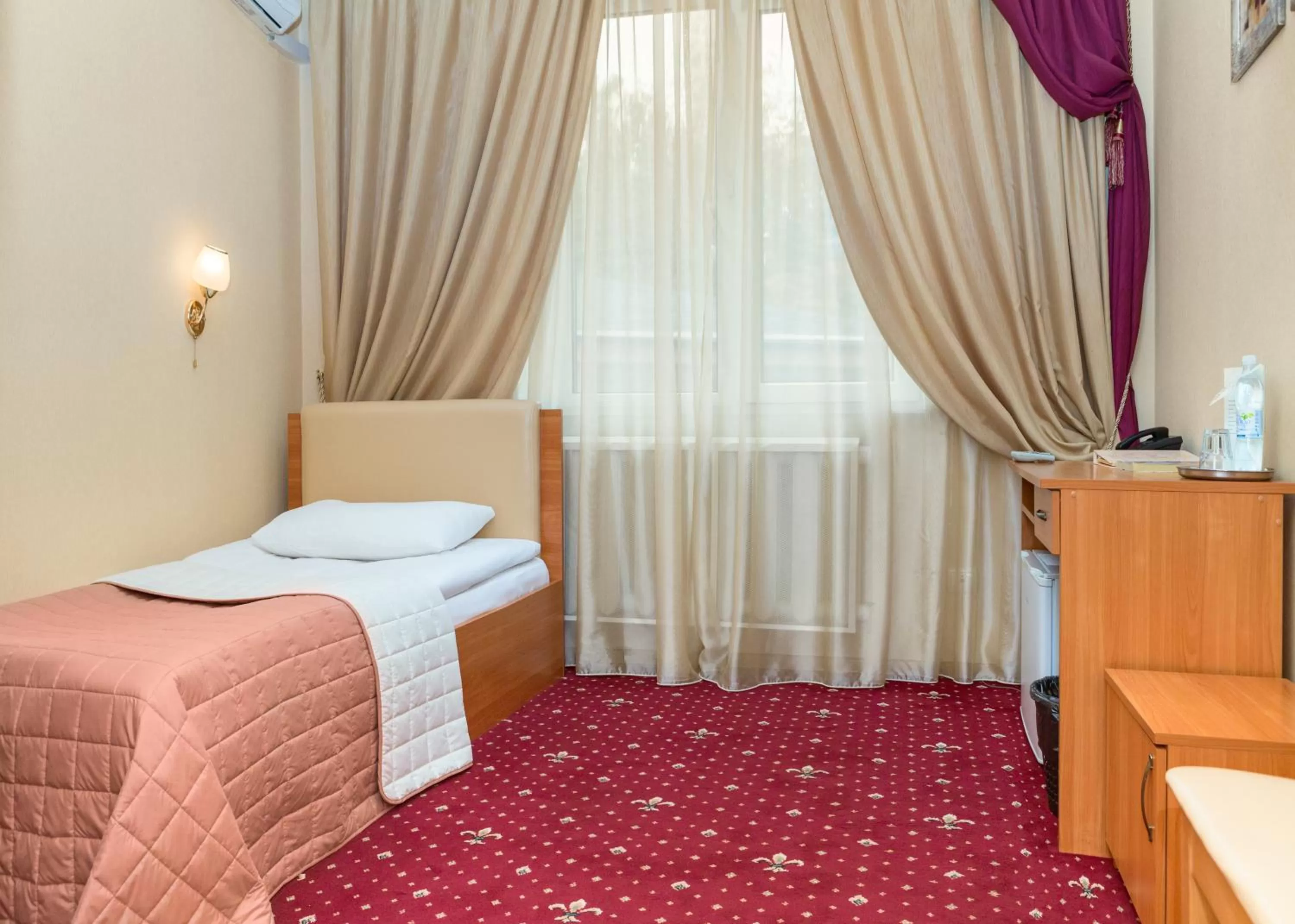 Bedroom, Bed in Lermontovskiy Hotel