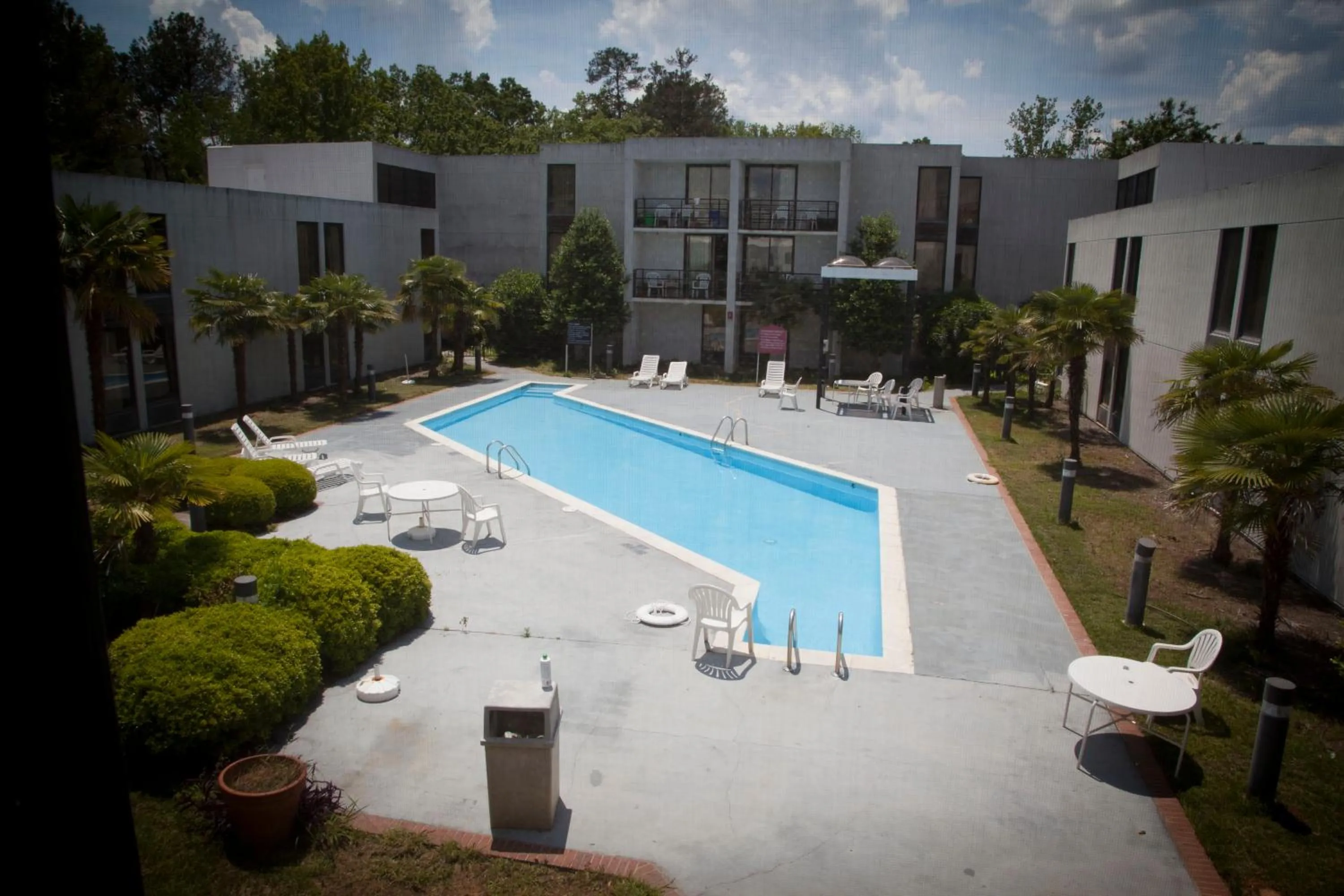 Pool view in Red Carpet Inn-Macon