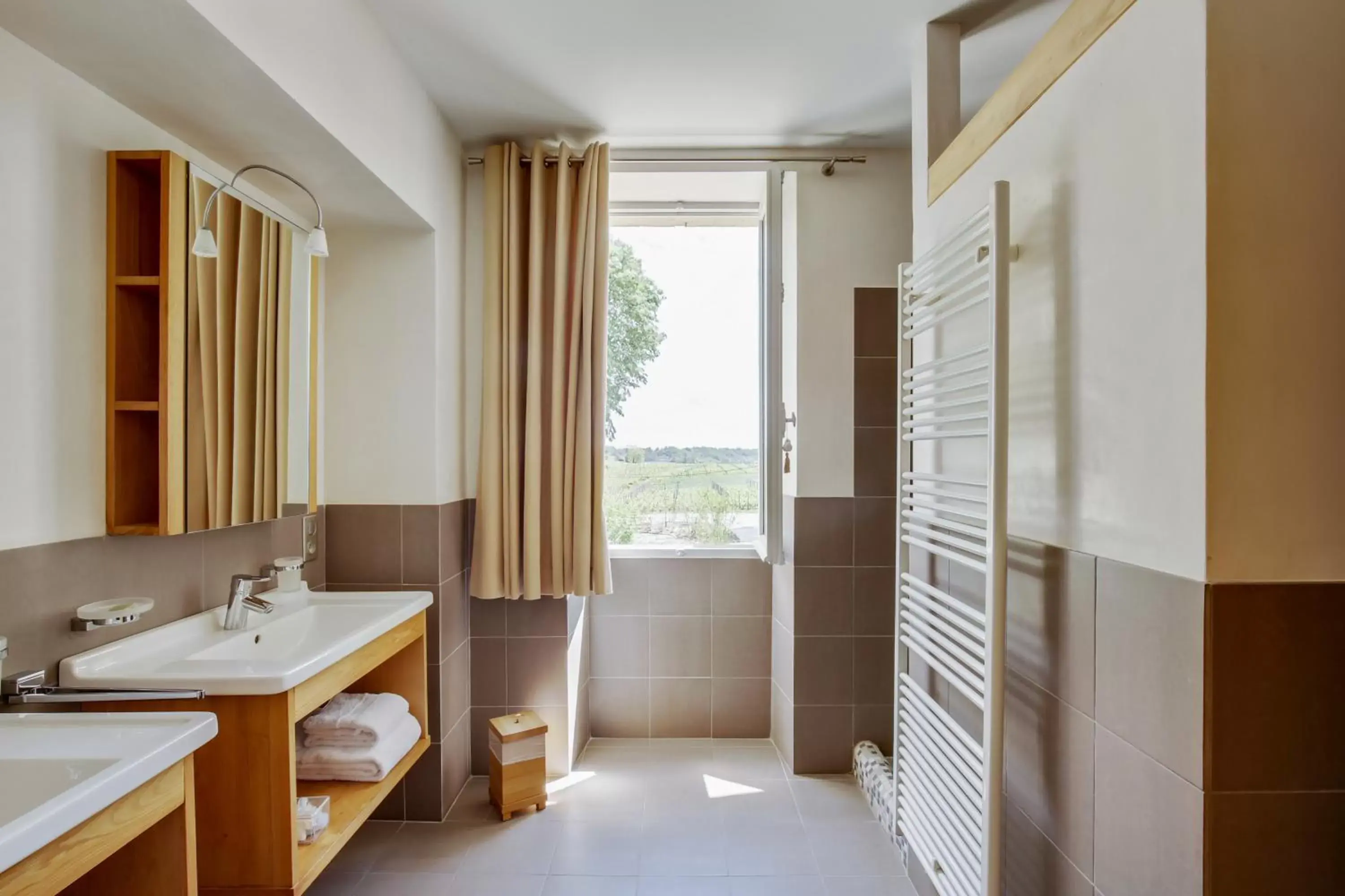 Bedroom, Bathroom in Le logis de Valandraud