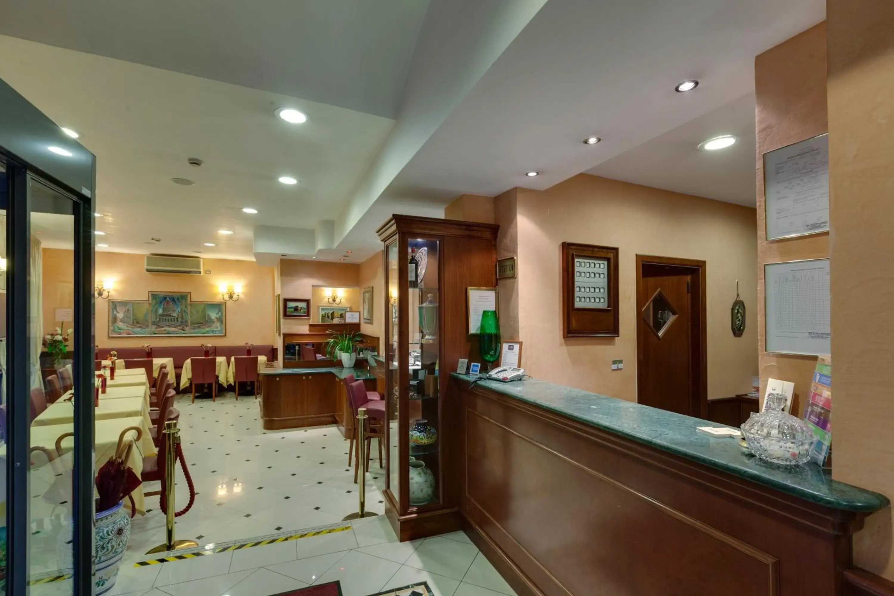 Lounge or bar, Lobby/Reception in Hotel Arizona