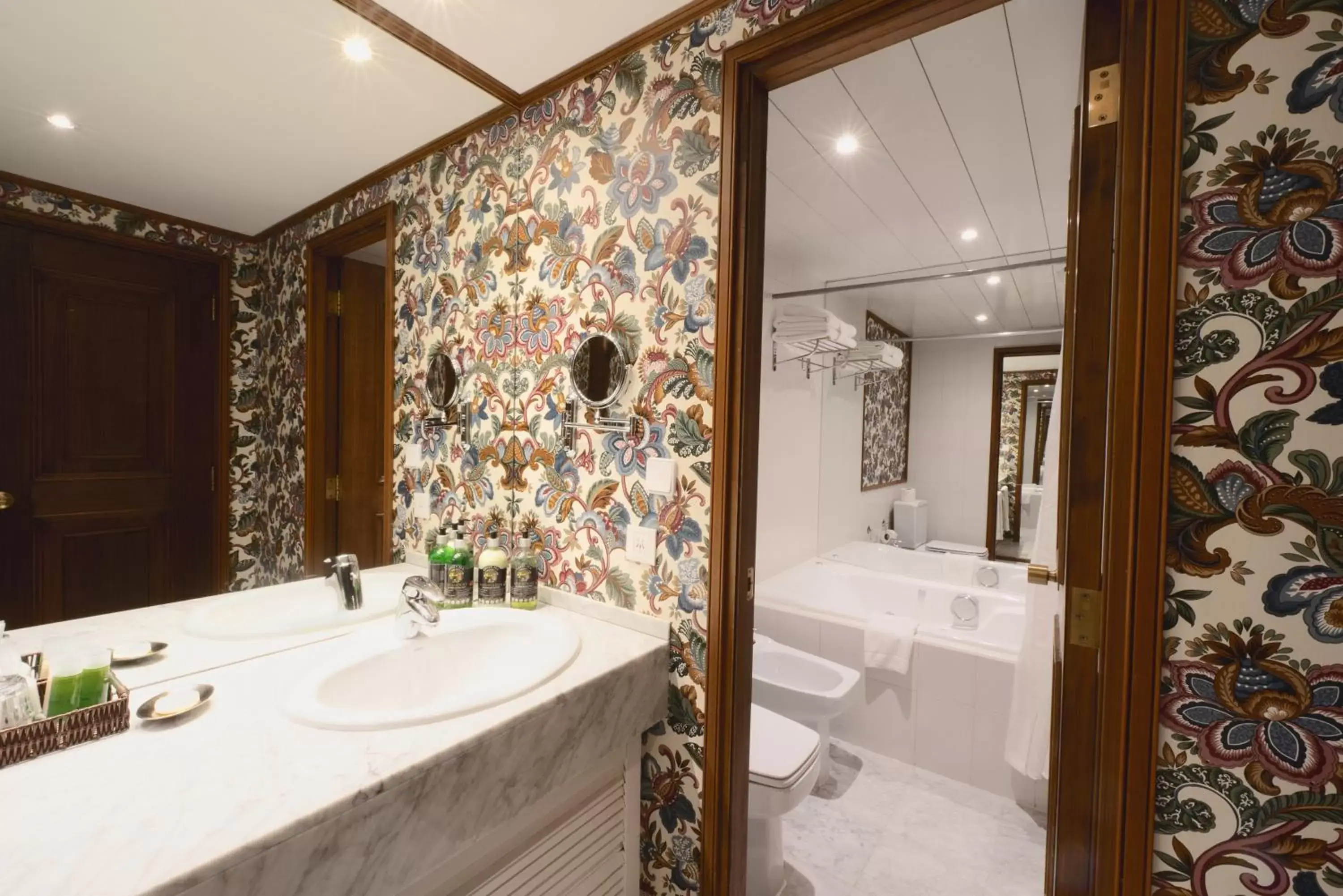 Bedroom, Bathroom in Las Hayas Ushuaia Resort