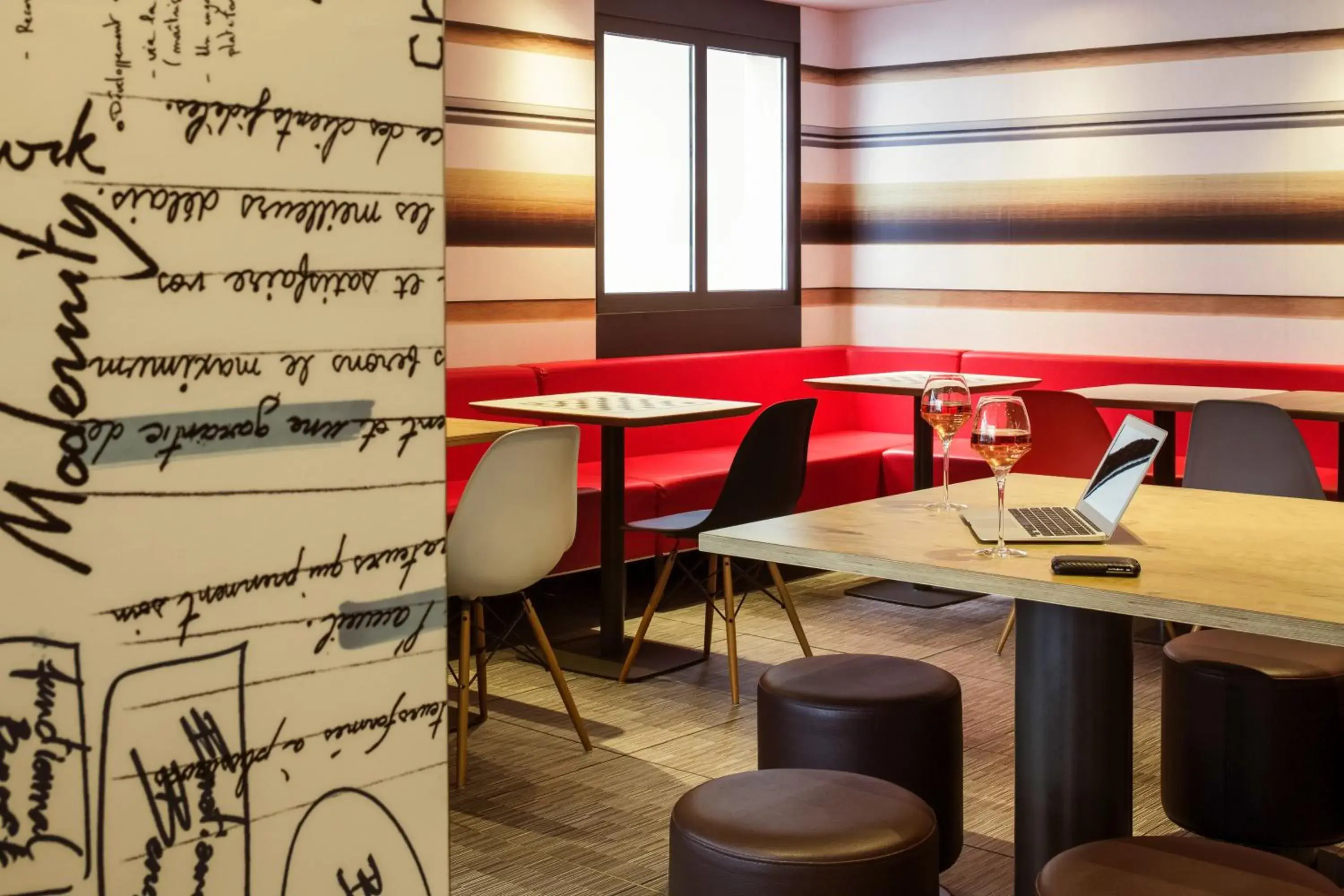Lounge or bar in ibis Paris Gare de Lyon Ledru Rollin Lounge or bar in ibis Paris Gare de Lyon Ledru Rollin