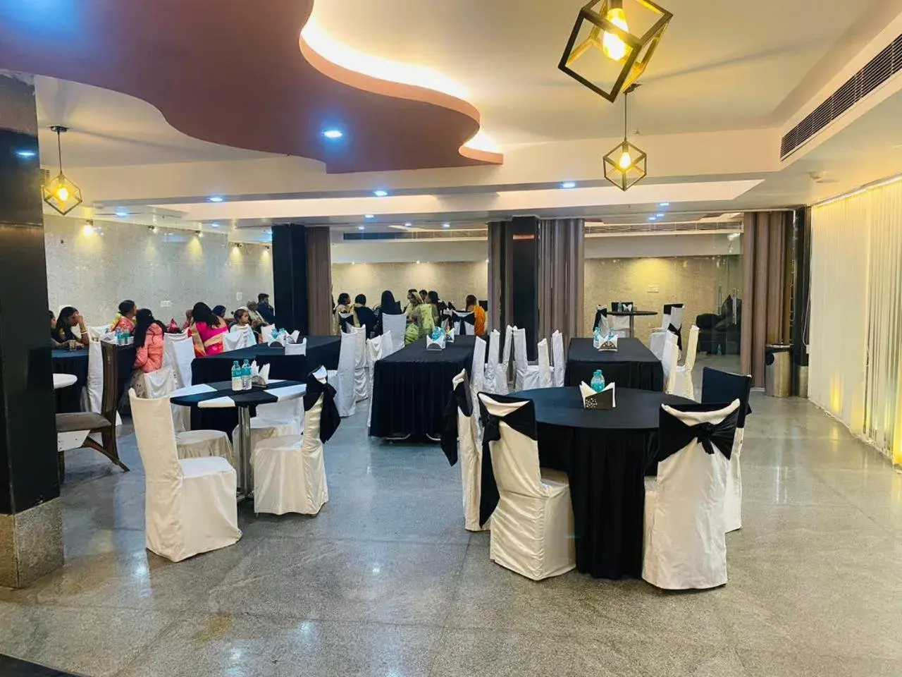 Breakfast, Banquet Facilities in Airport Hotel Vishal Residency