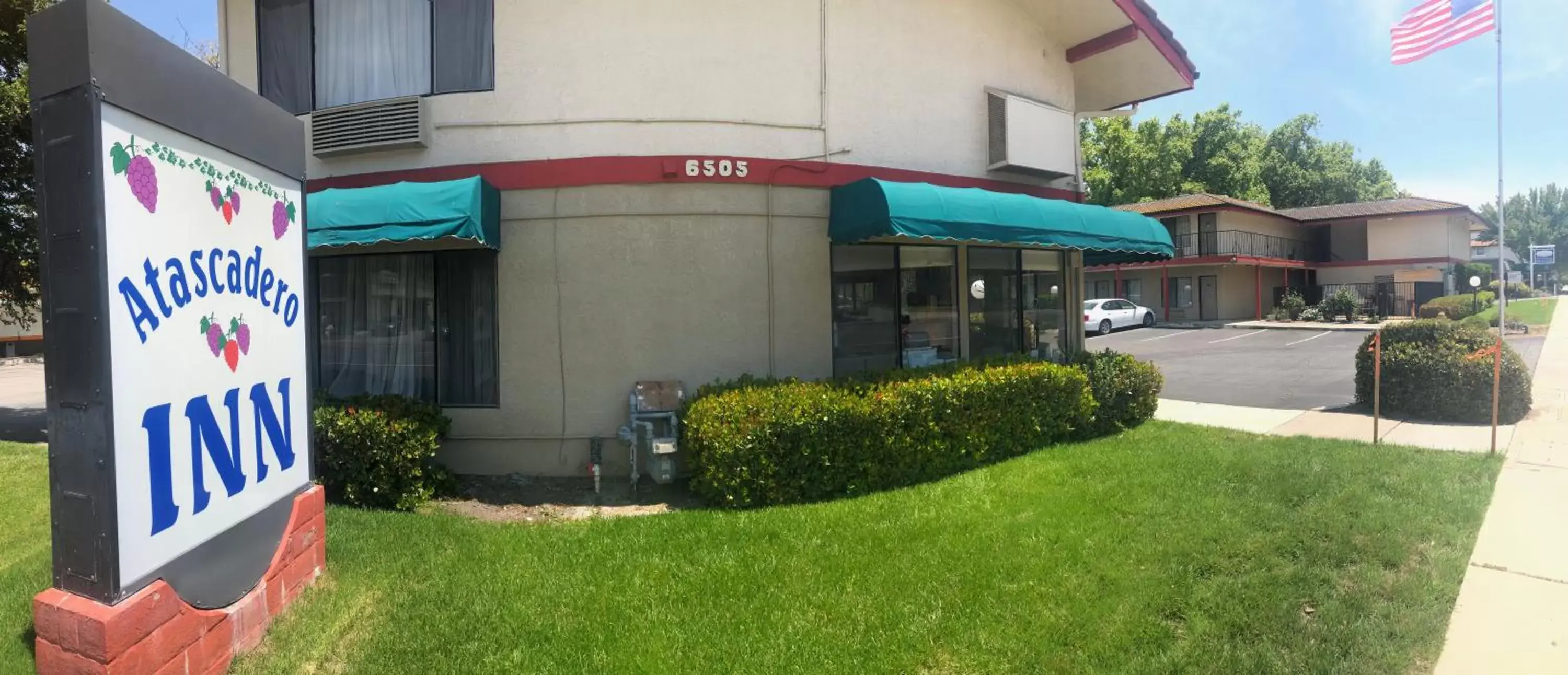 Facade/entrance, Property Building in Atascadero Inn