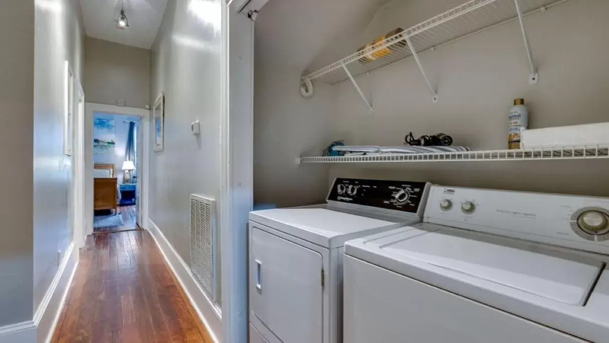 laundry, Kitchen/Kitchenette in Comfortable Escape in Historic Downtown Savannah