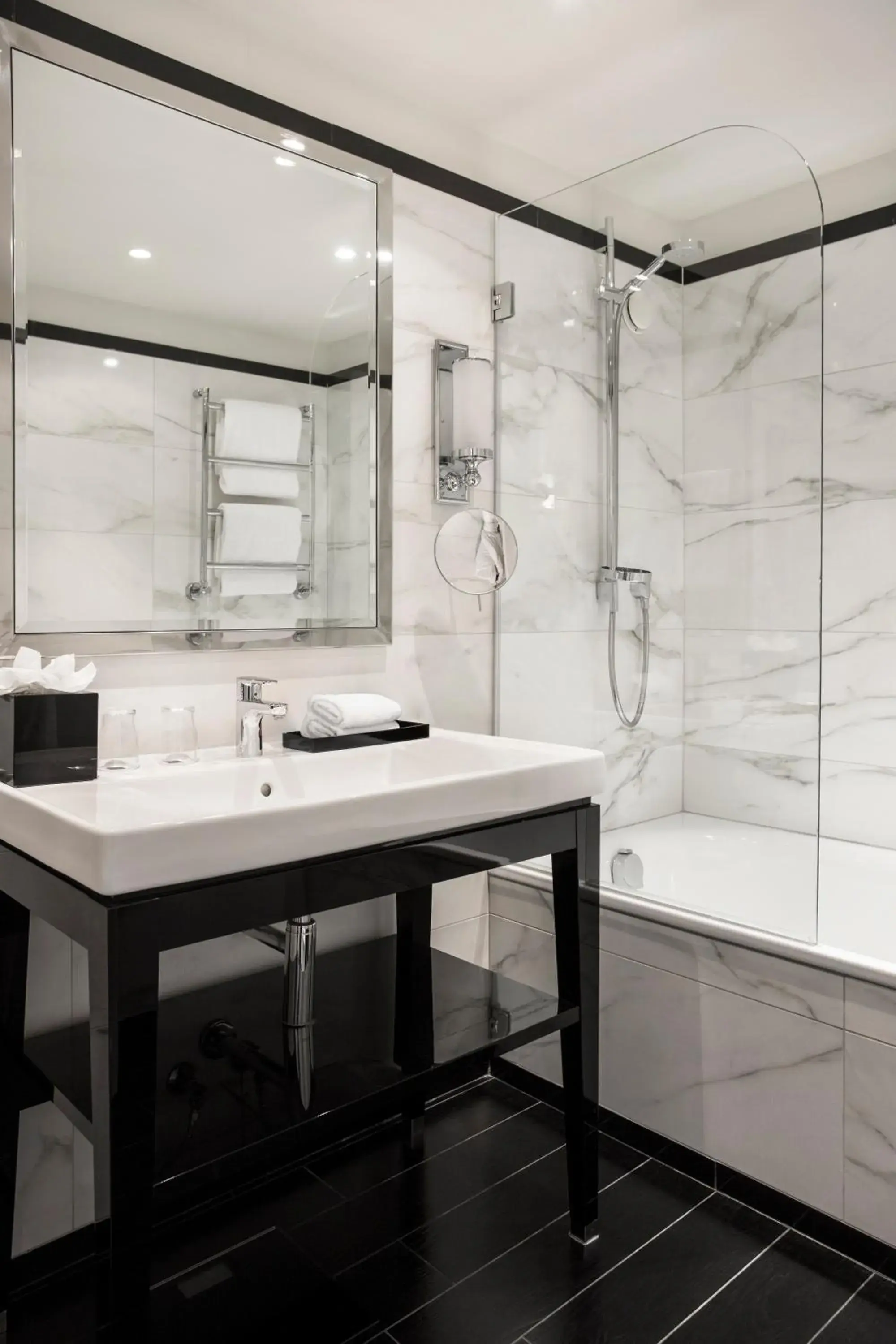 Bathroom in Castille Paris – Starhotels Collezione