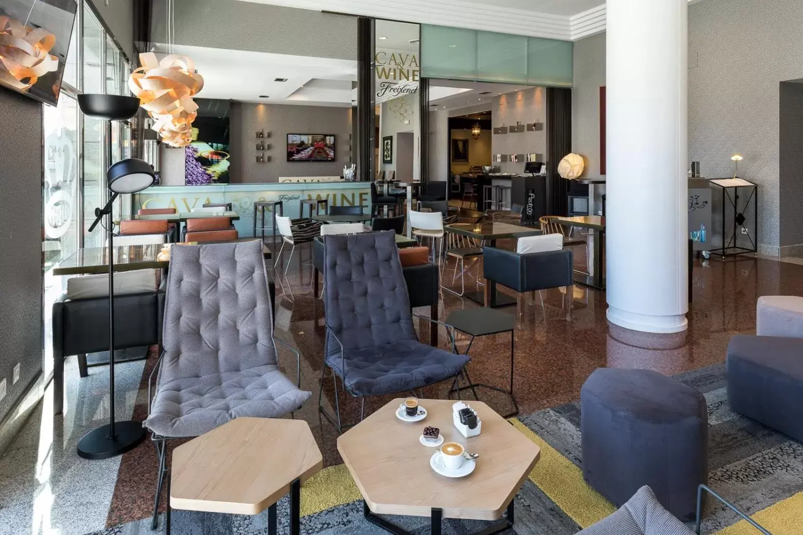 Communal lounge/ TV room, Restaurant/Places to Eat in Rafaelhoteles Atocha