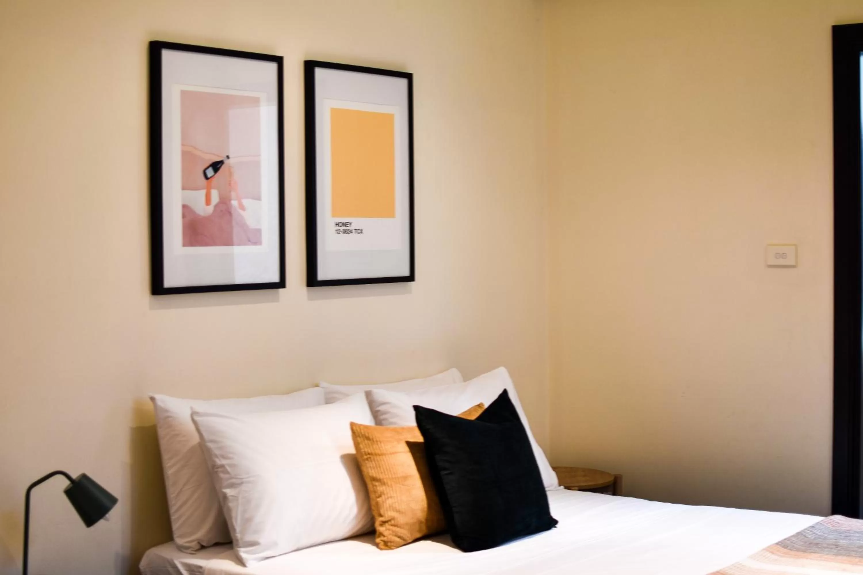 Bed in The Sherwood Hotel