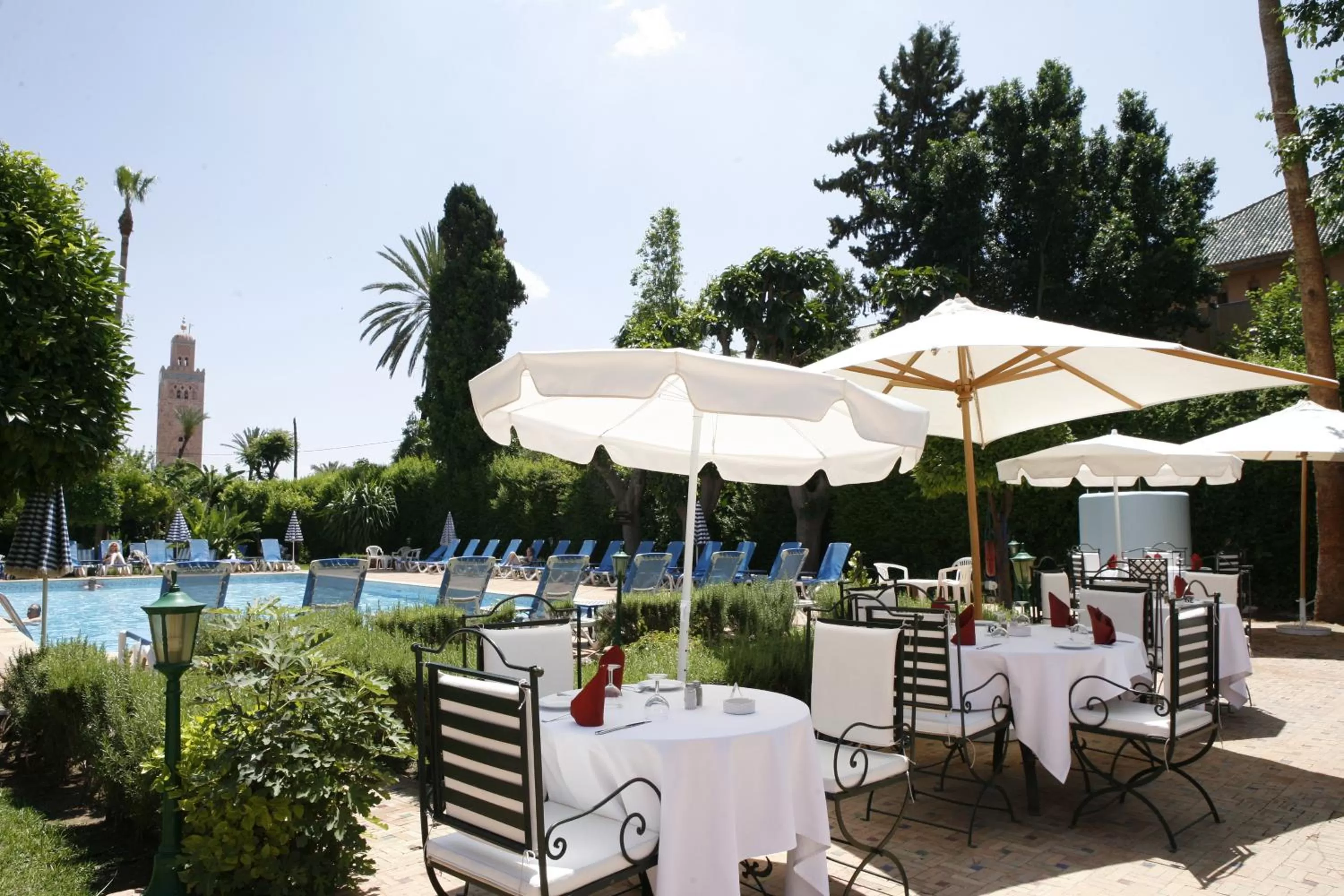 Restaurant/places to eat in Chems Hotel