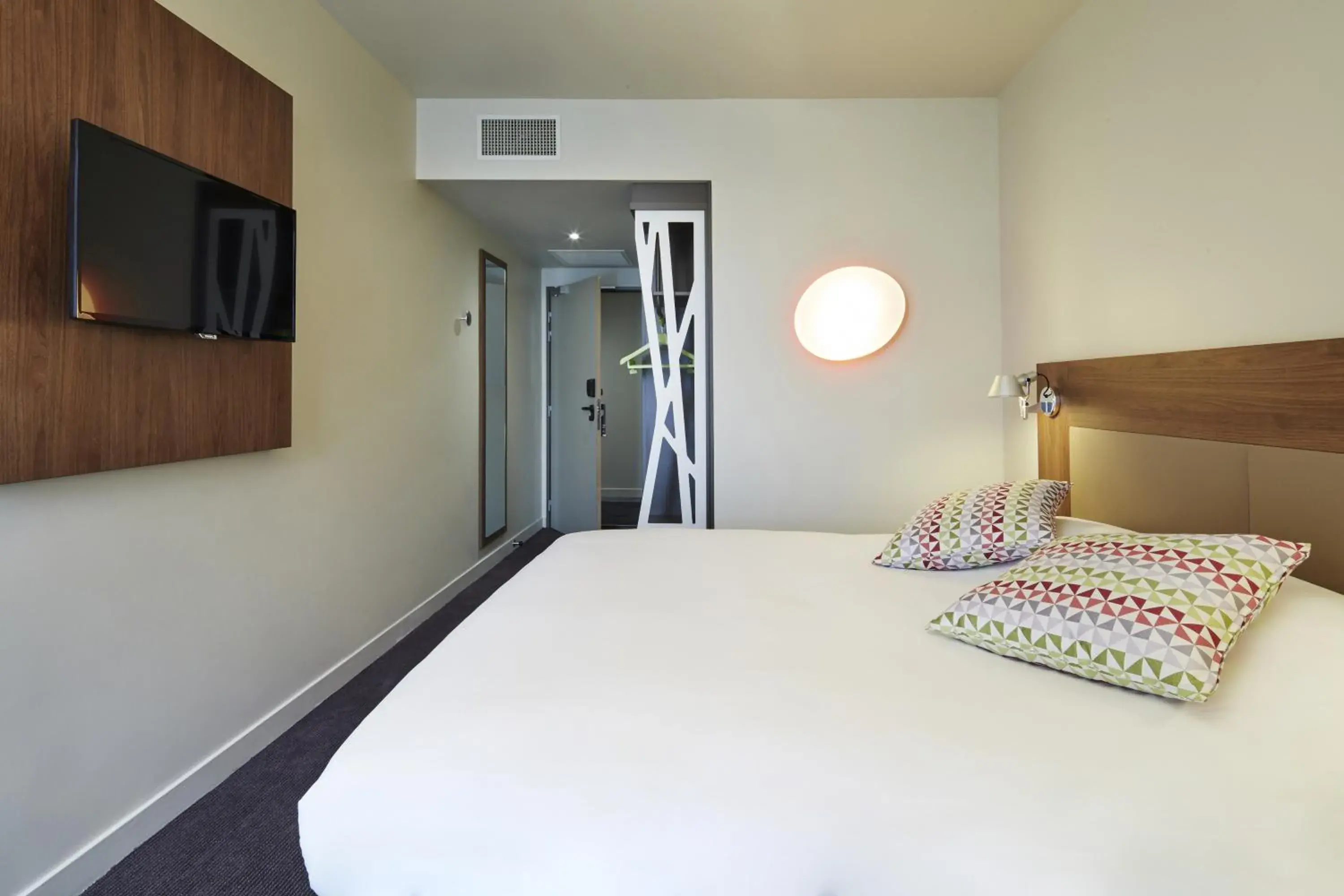 Bedroom, Bed in Campanile PRIME - Paris Saclay Bedroom, Bed in Campanile PRIME - Paris Saclay