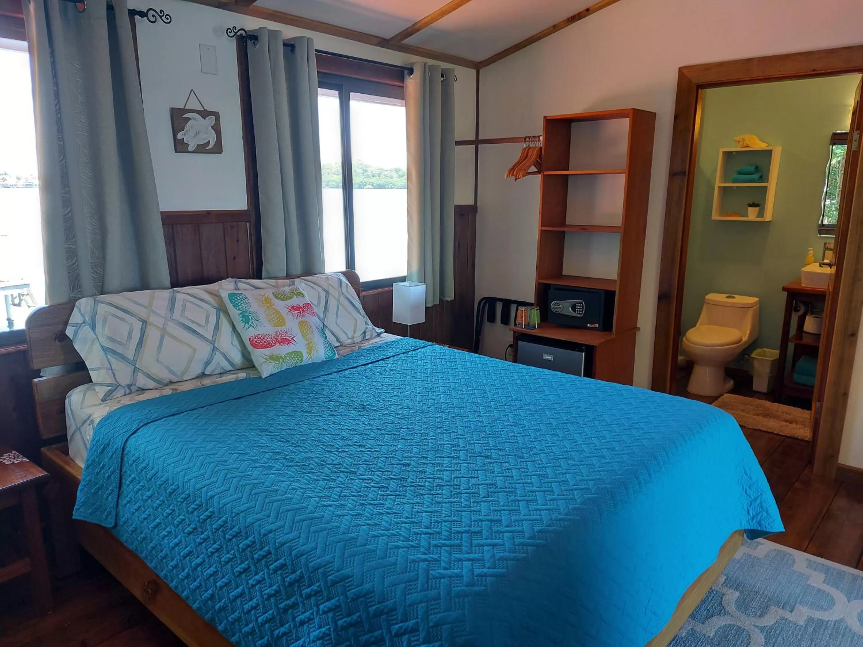 Bed in The Sunsetter Bed & Breakfast