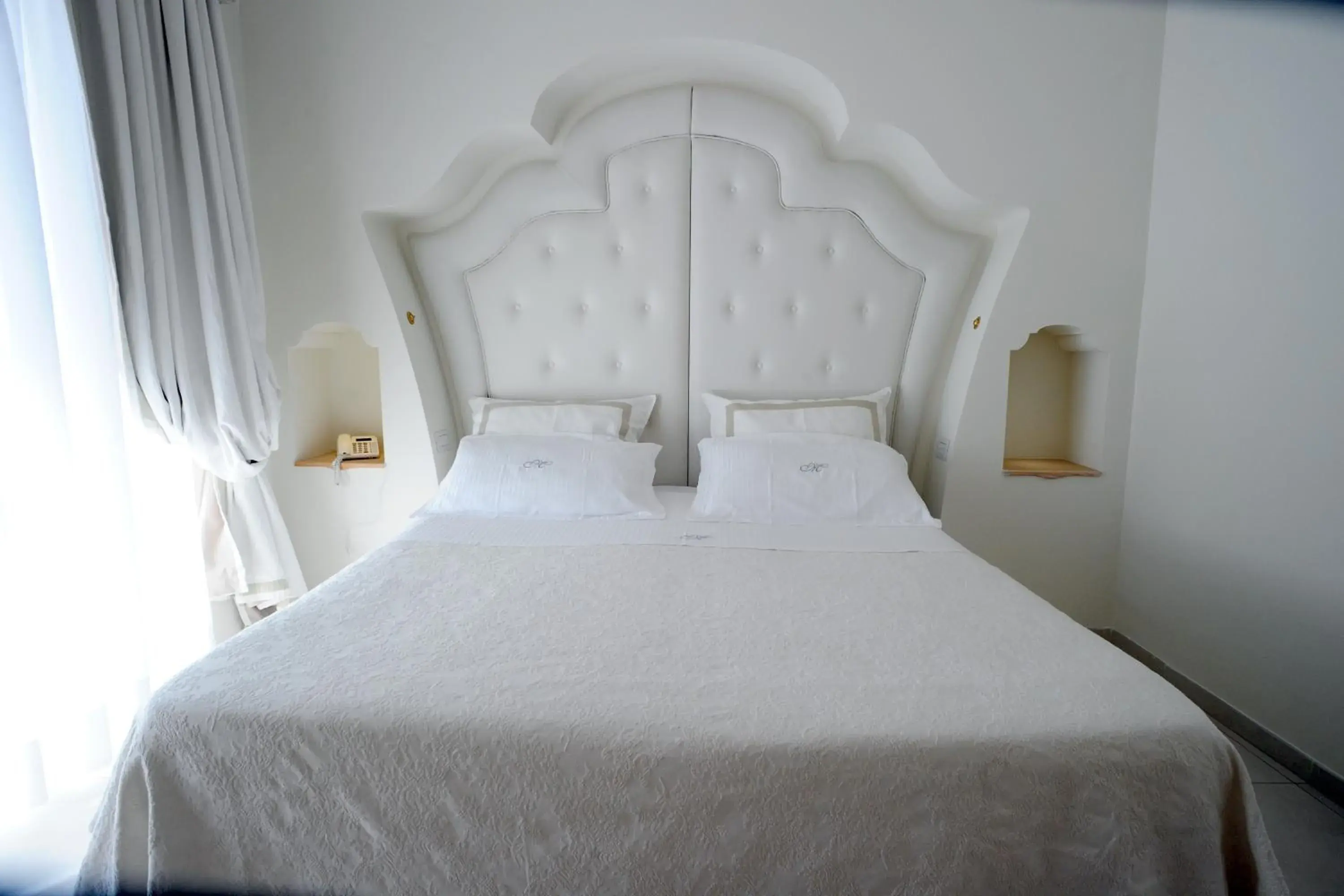Bed in Minori Palace