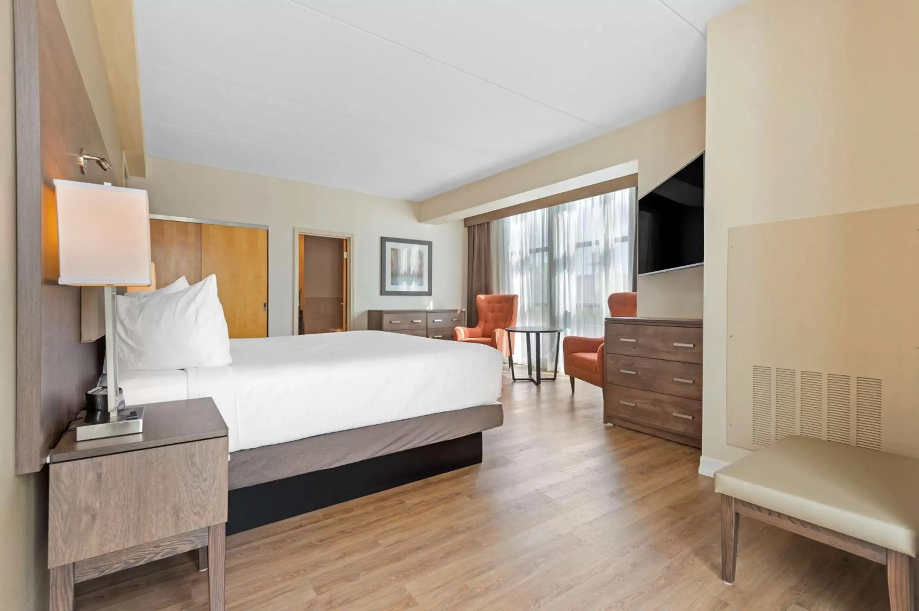 Bedroom, Bed in Best Western Plus Perth Parkside Inn & Spa