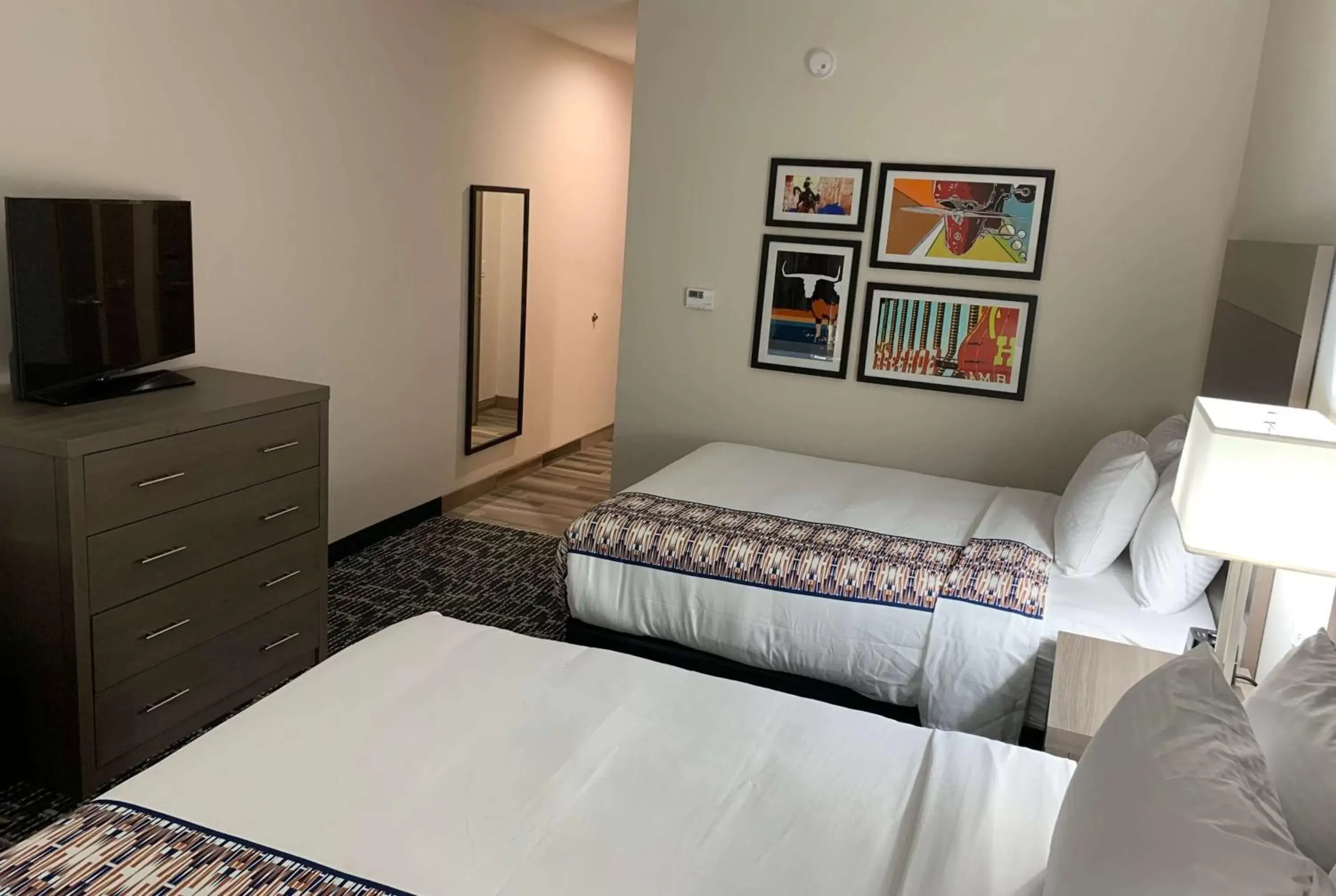 Photo of the whole room, Bed in La Quinta Inn & Suites by Wyndham - Red Oak TX IH-35E