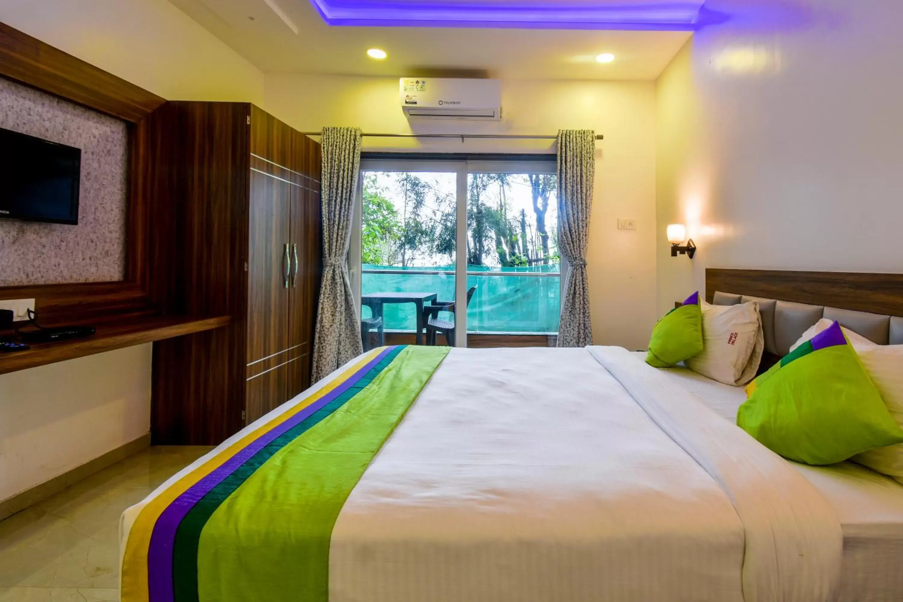 Bedroom, Bed in Treebo Prince Palace Bedroom, Bed in Treebo Prince Palace