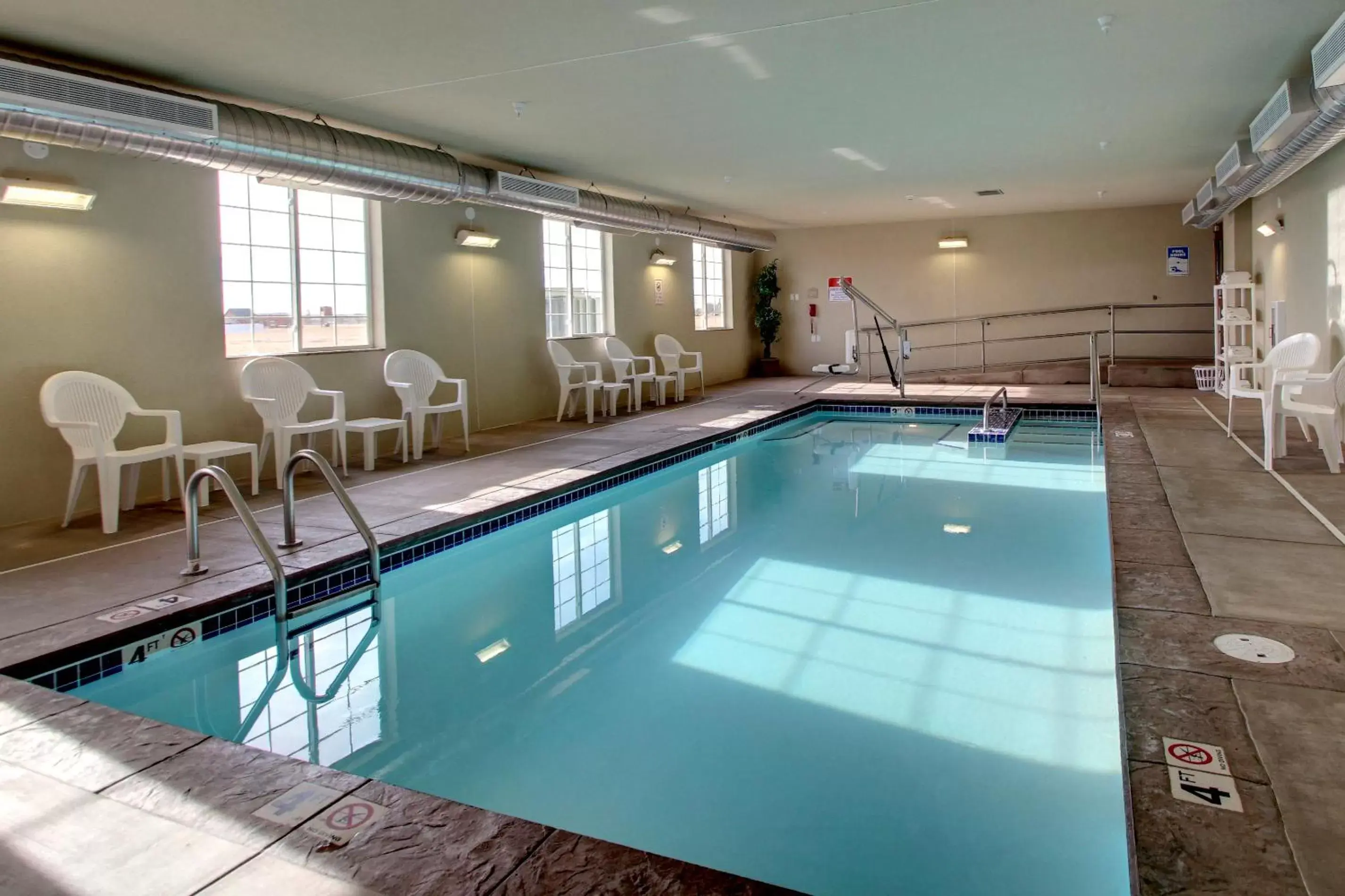 Swimming Pool in Cobblestone Hotel - Wayne