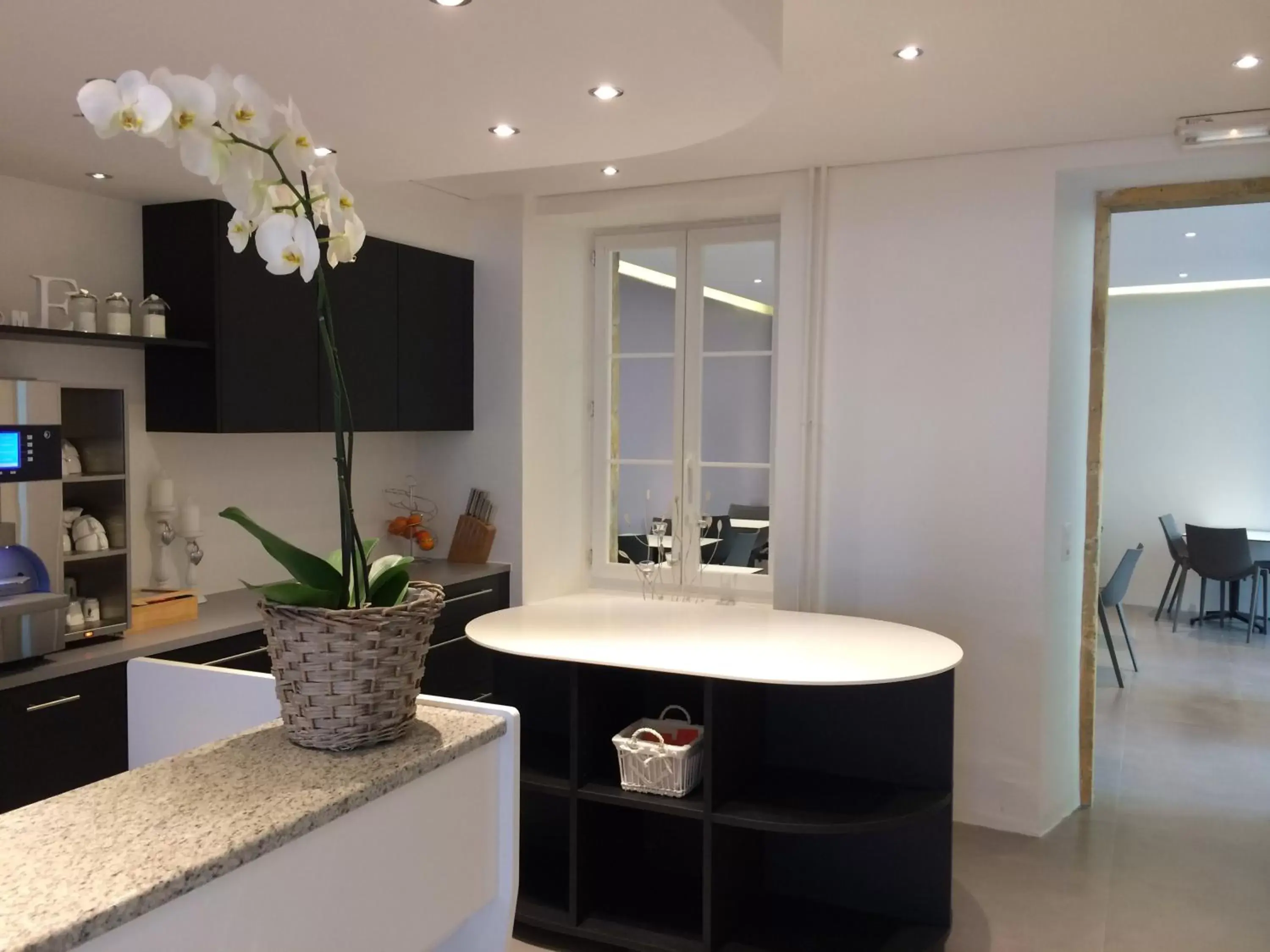 Lobby or reception, Bathroom in Hôtel de l'Ecluse