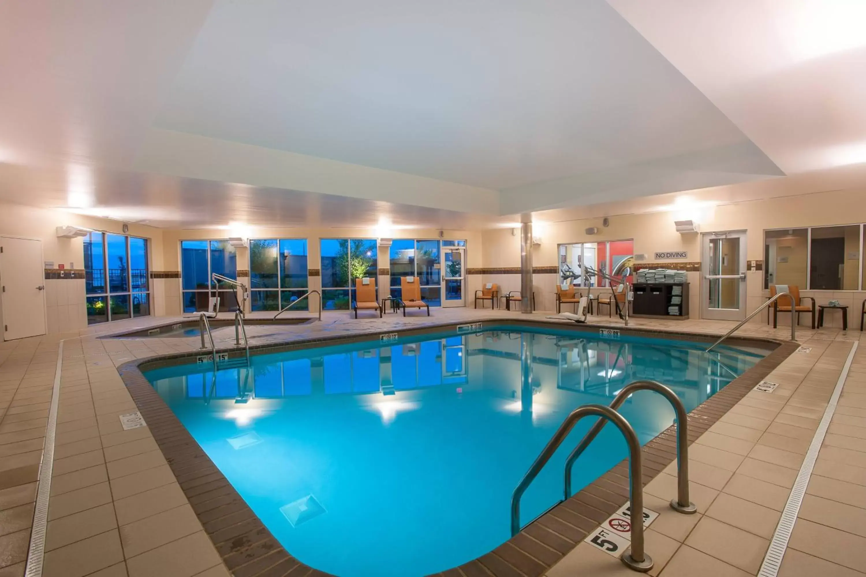 Swimming Pool in Courtyard Mankato Hotel & Event Center