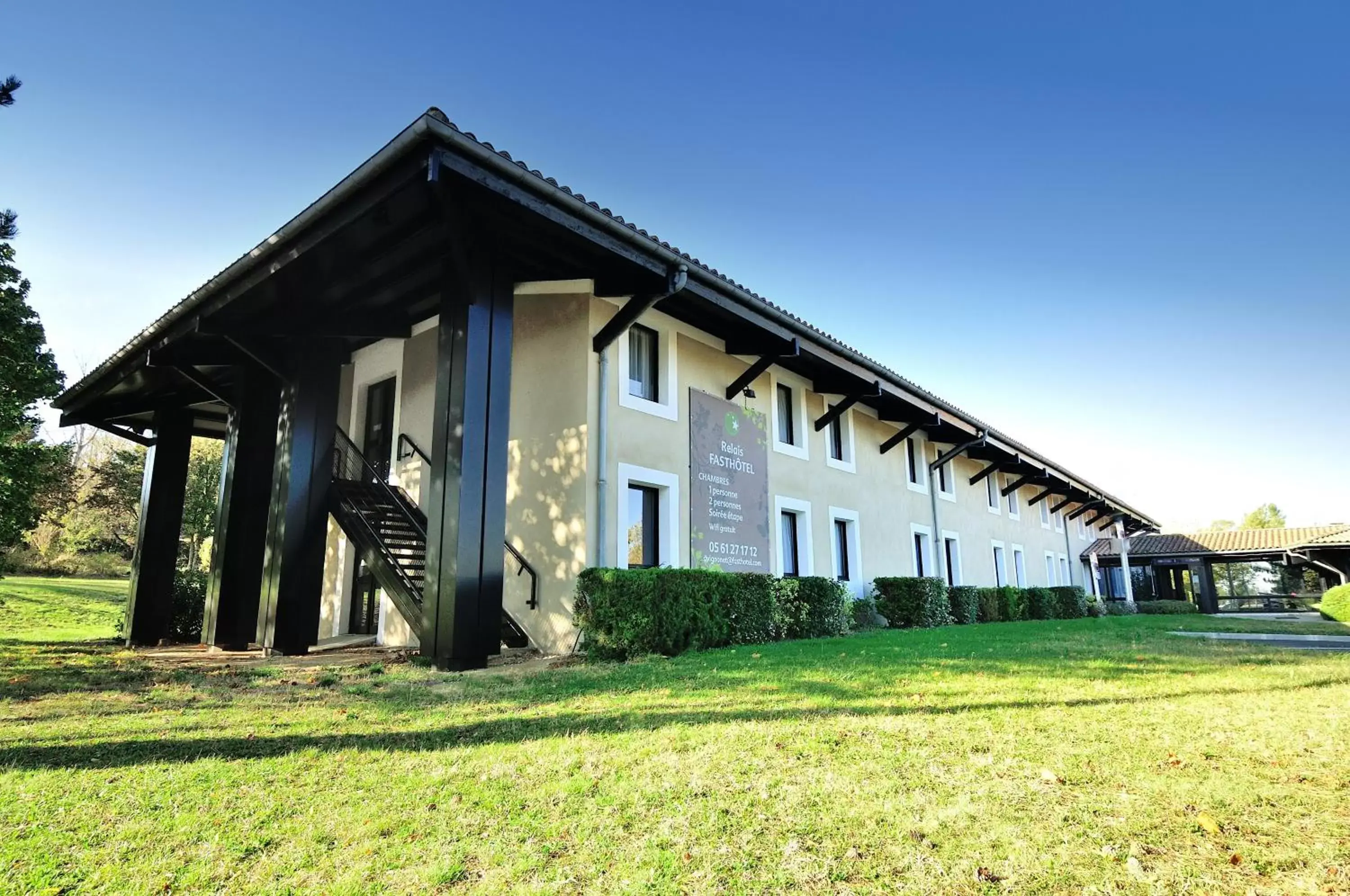 Facade/entrance, Property Building in Relais Fasthotel Port Lauragais