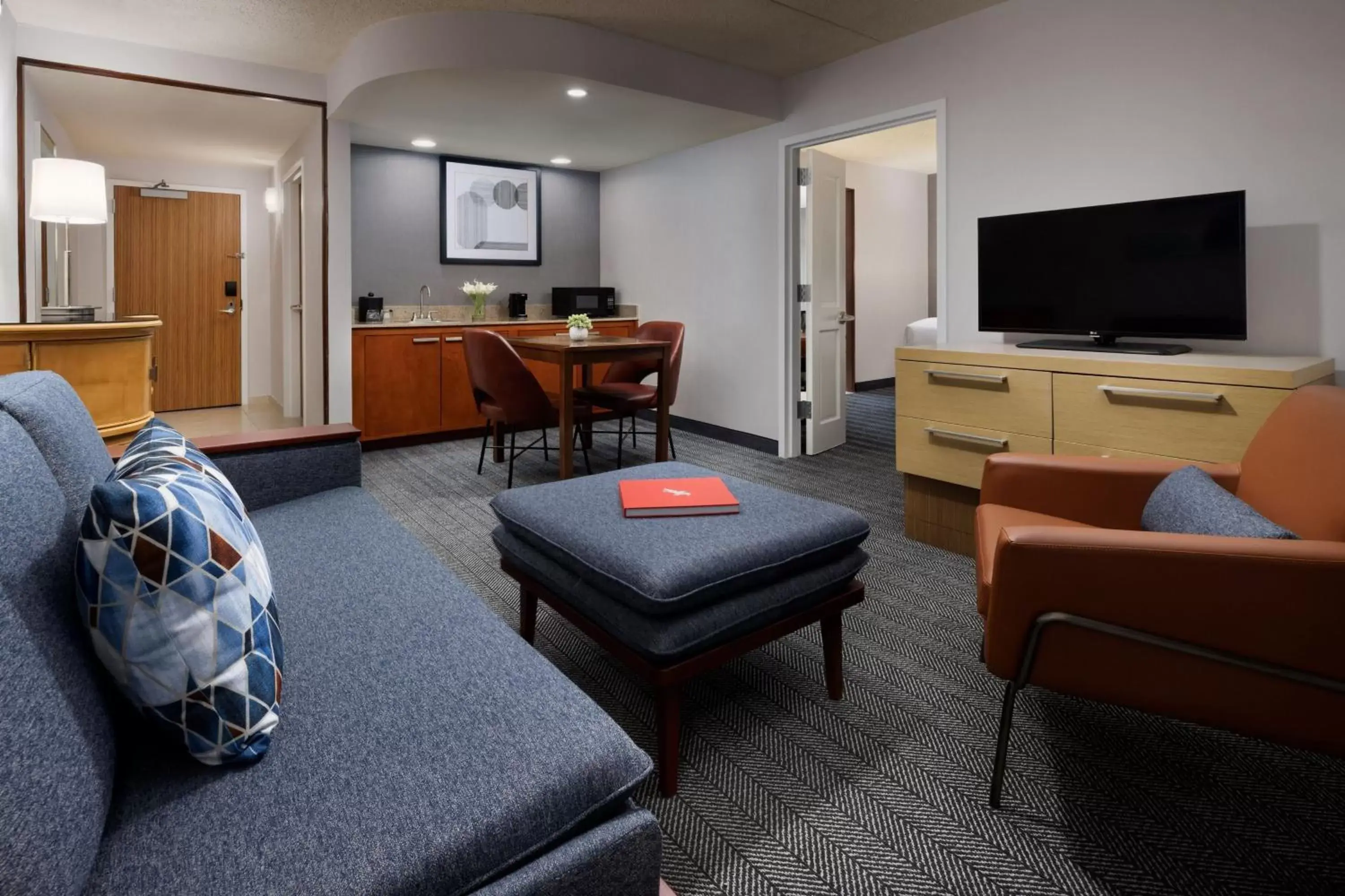 Living room, Seating Area in Courtyard by Marriott Atlantic City Beach Block