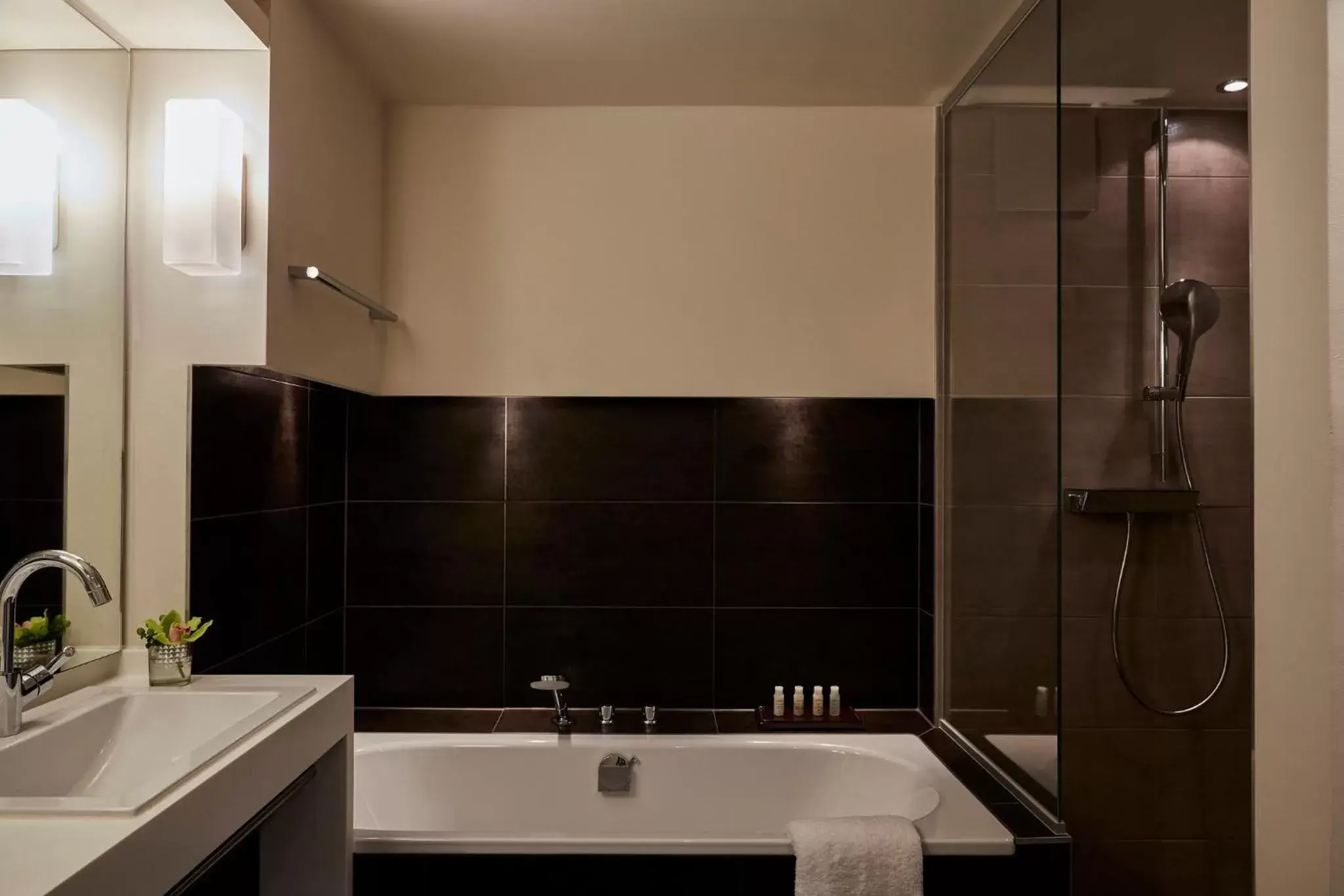 Bedroom, Bathroom in Hotel Indigo - Dusseldorf - Victoriaplatz, an IHG Hotel