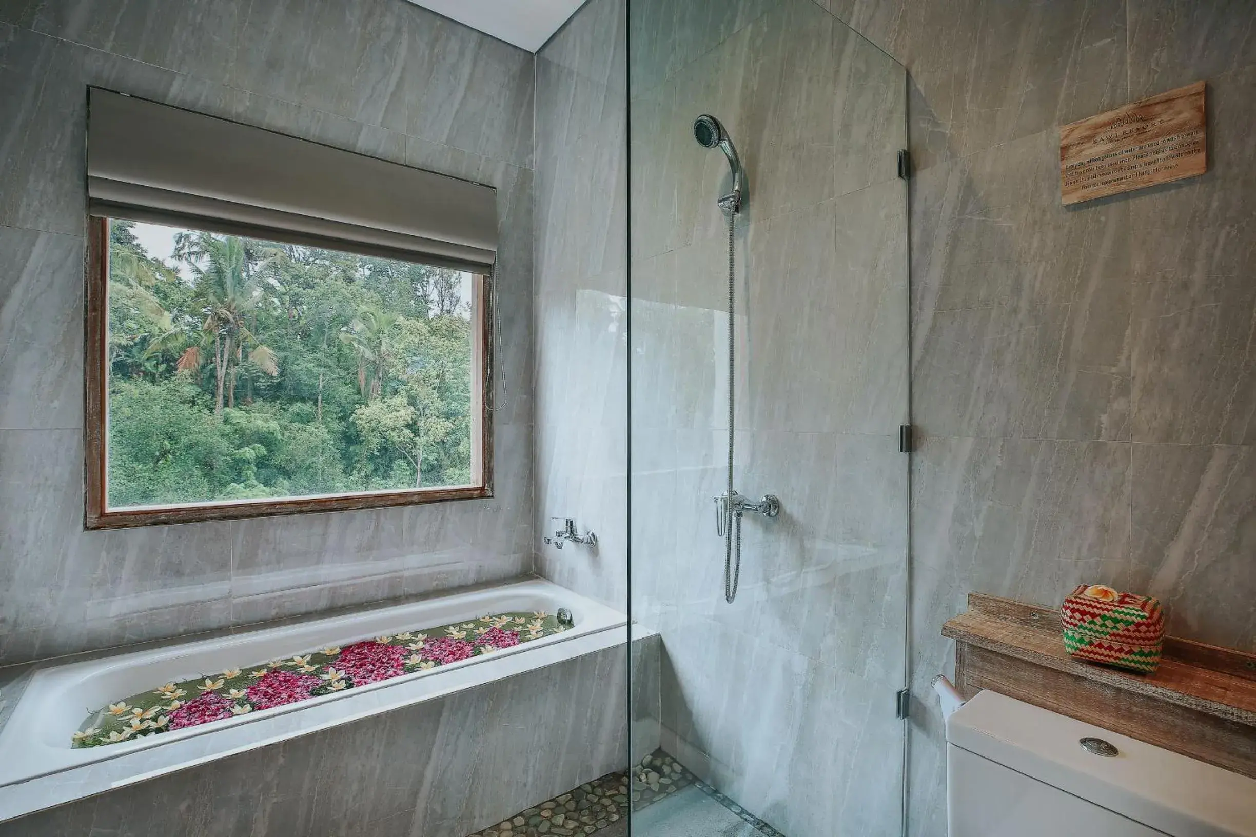 Hot Tub, Bathroom in Kawi Resort A Pramana Experience