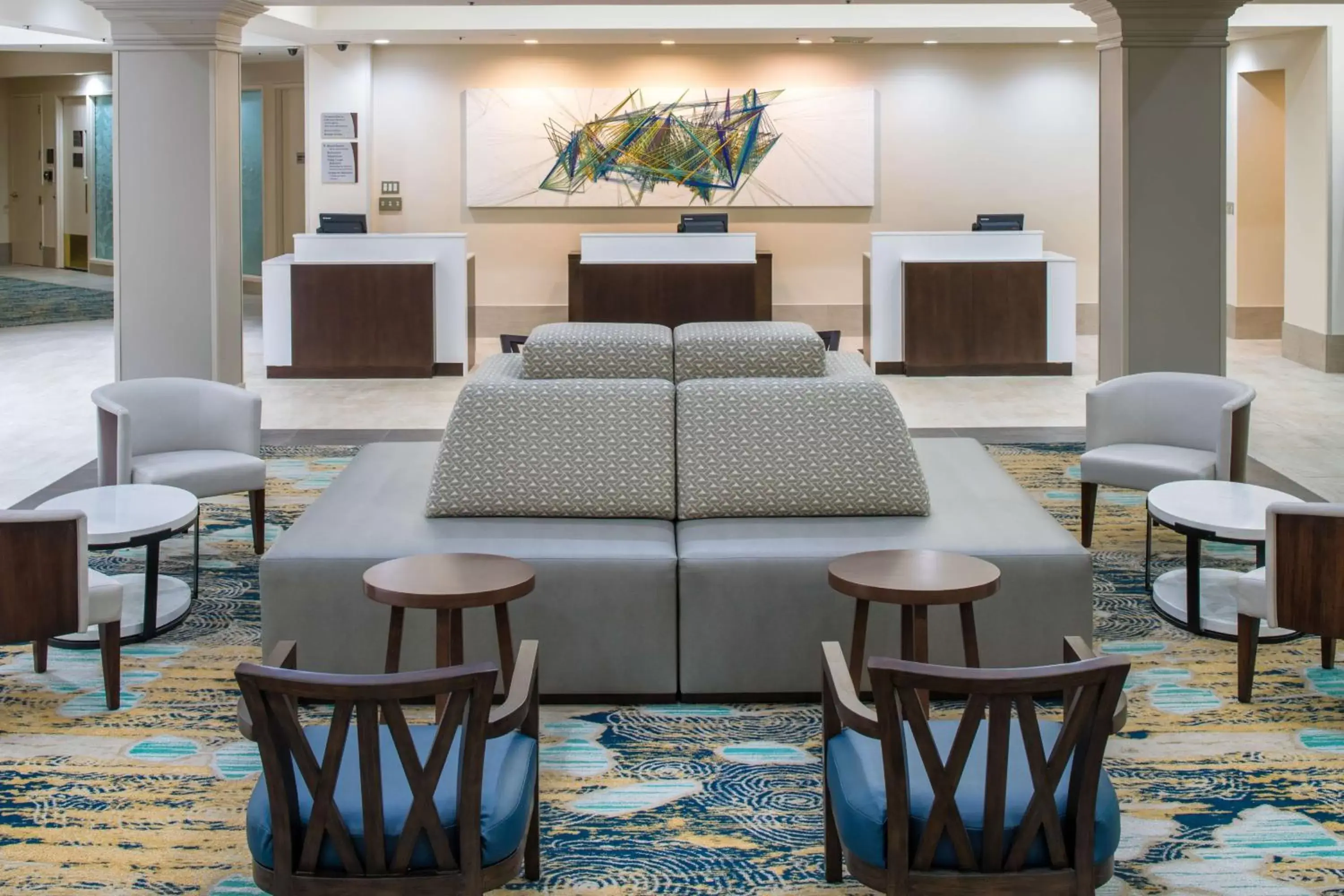 Lobby or reception, Lounge/Bar in Embassy Suites By Hilton Seattle - Tacoma International Airport