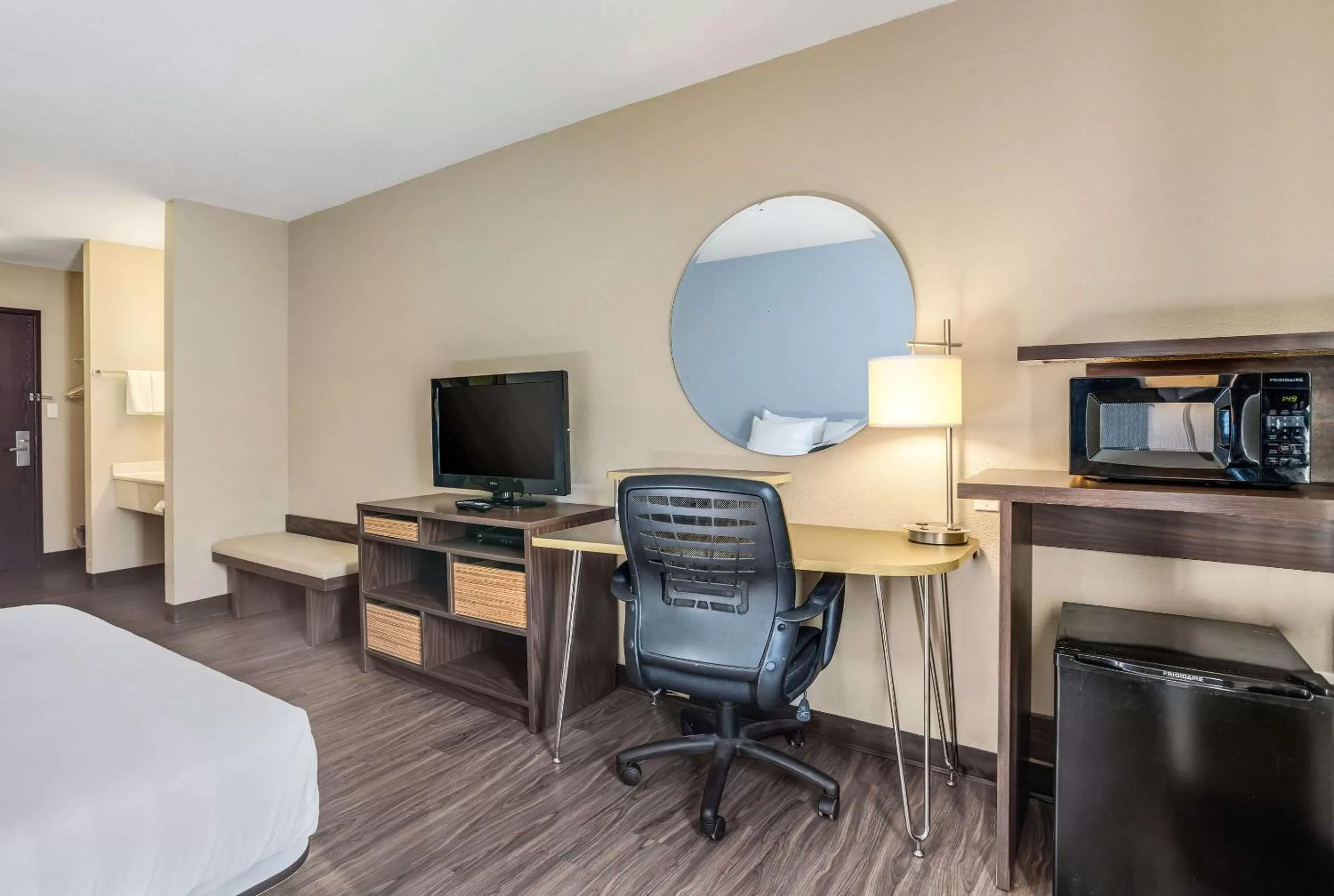 Photo of the whole room, Bed in Quality Inn Calvert City - Paducah East