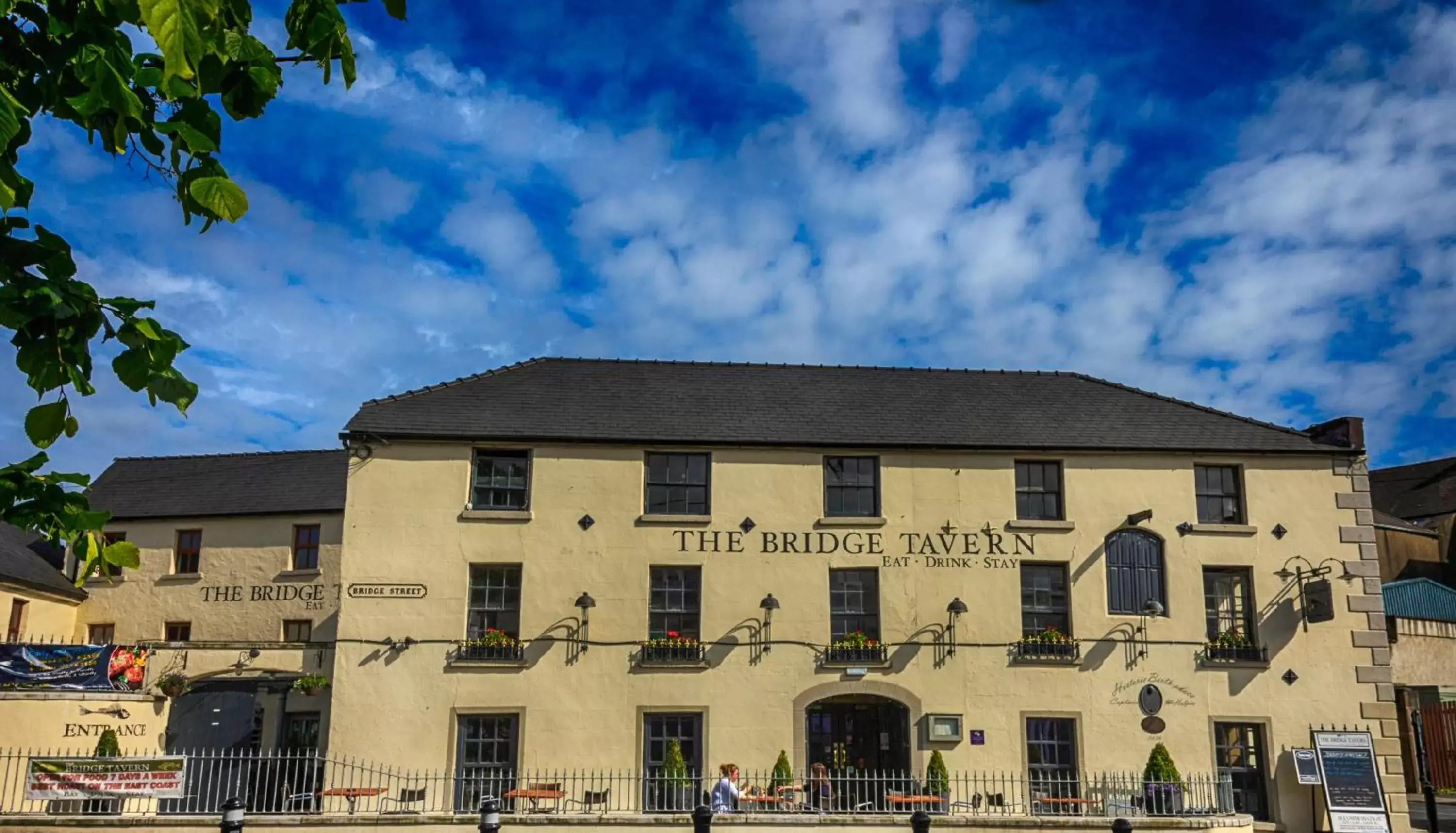 Facade/entrance, Property Building in The Bridge Tavern