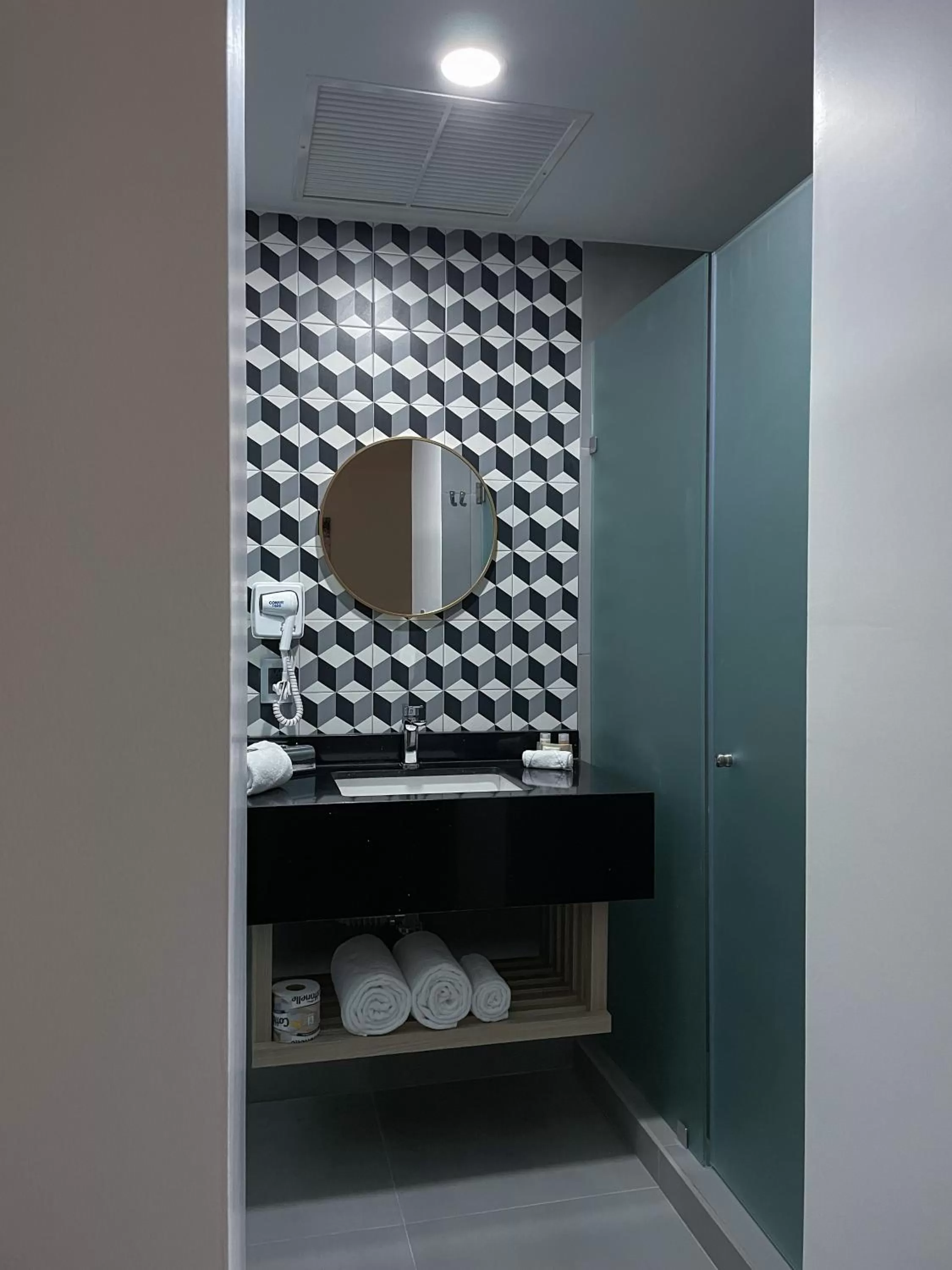 Bathroom in Fato Hotel