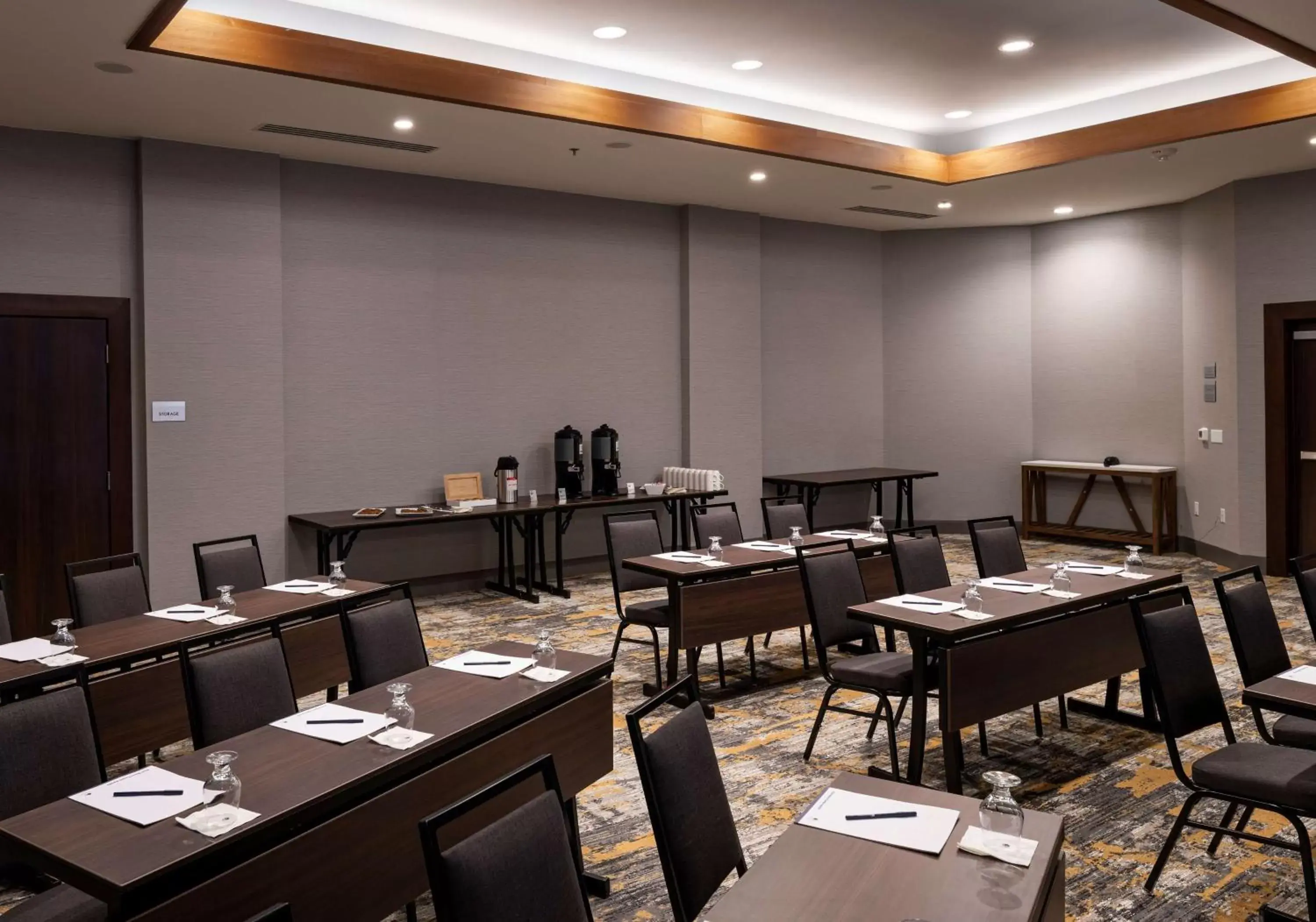 Meeting/conference room, Restaurant/Places to Eat in Doubletree By Hilton Madison East