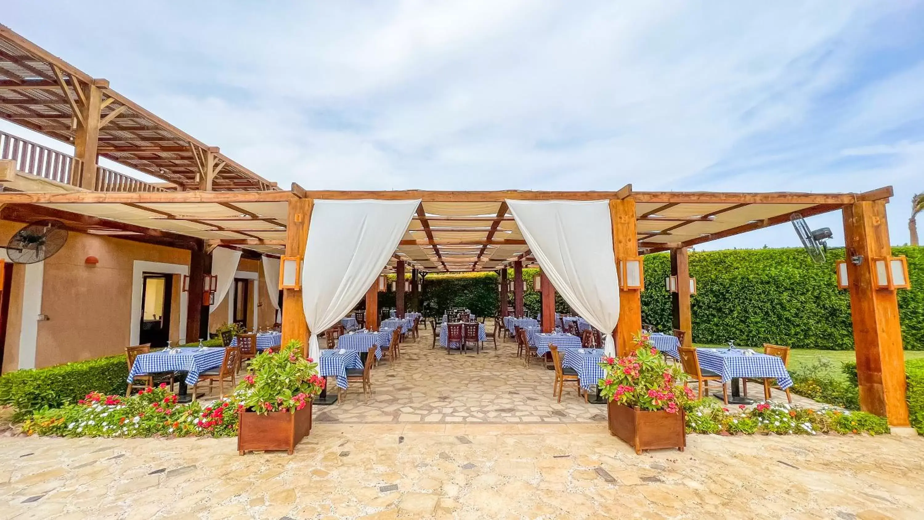 Restaurant/places to eat in Gemma Resort