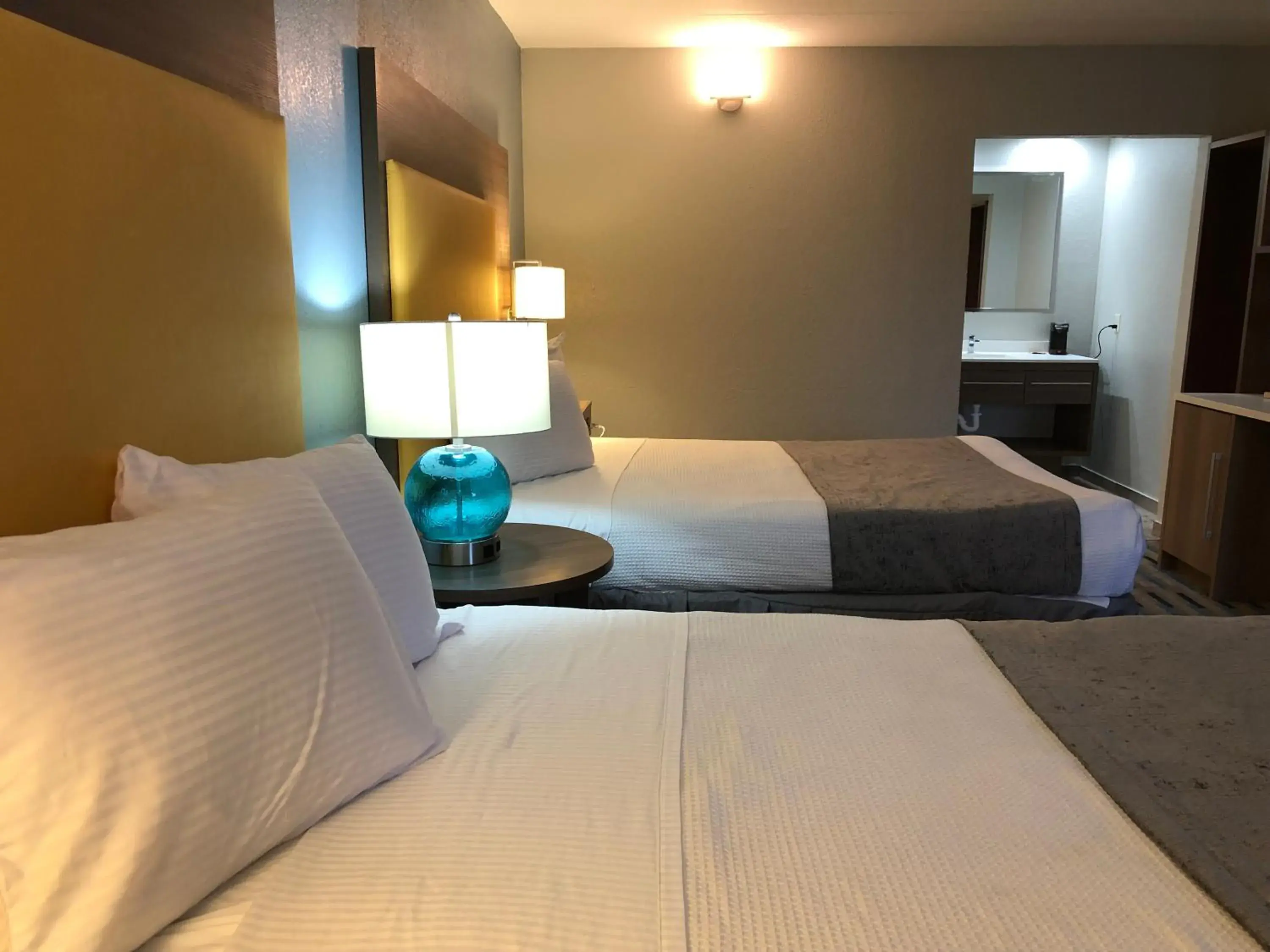 Bed in Budgetel Inn & Suites Memphis