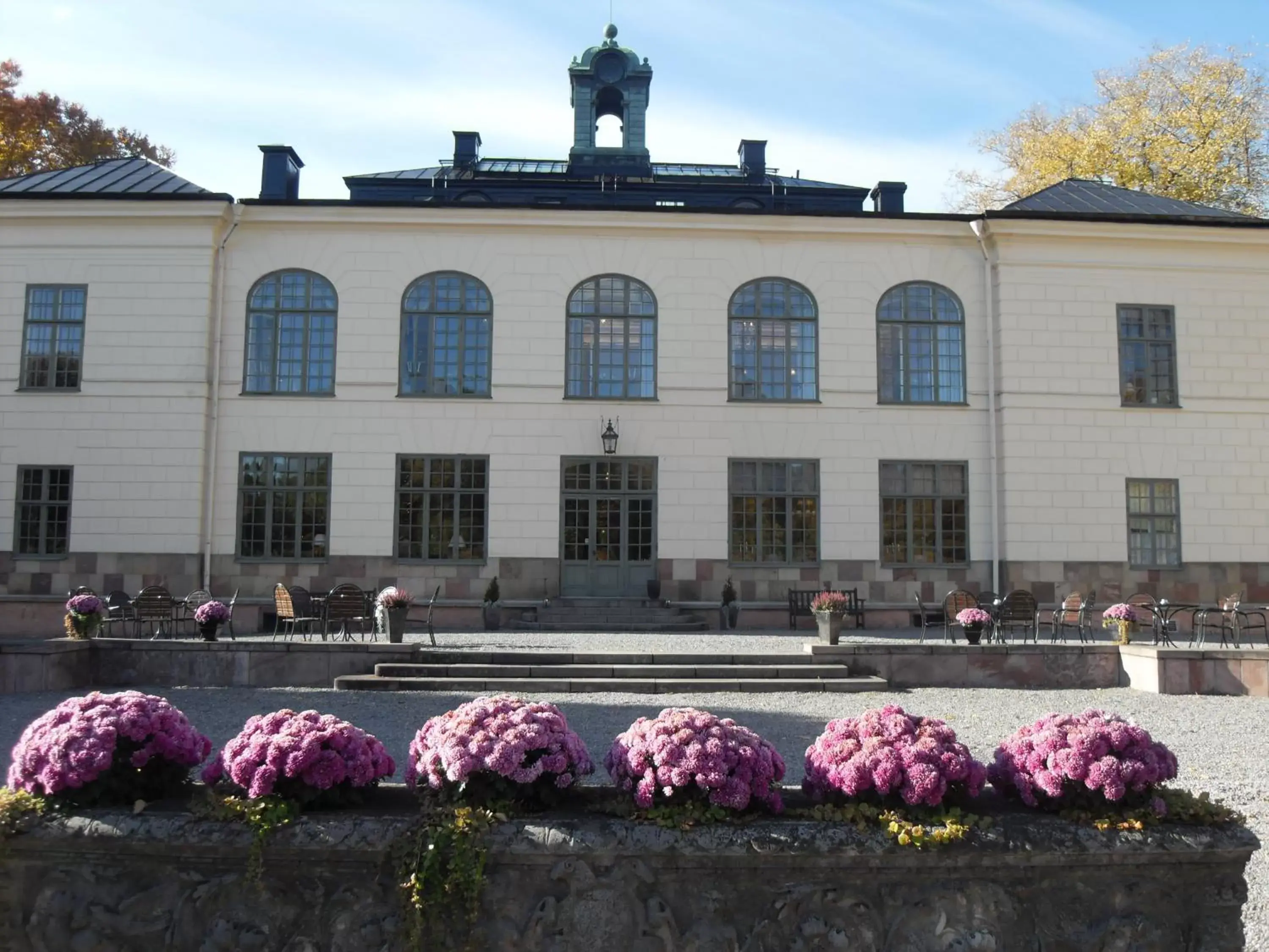 Facade/entrance, Property Building in Näsby Slott