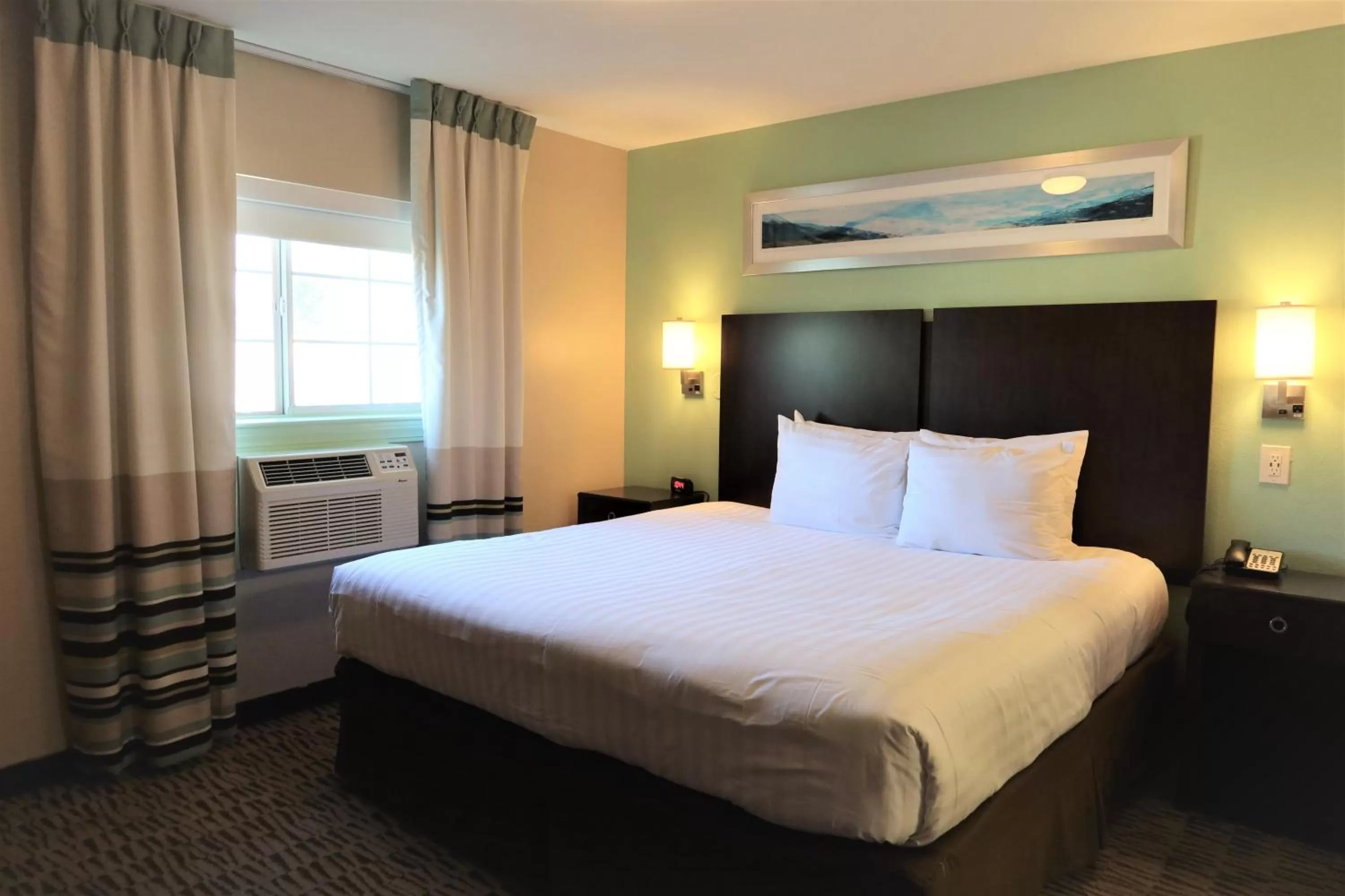 Bedroom, Bed in GreenTree Suites Eagle / Vail Valley