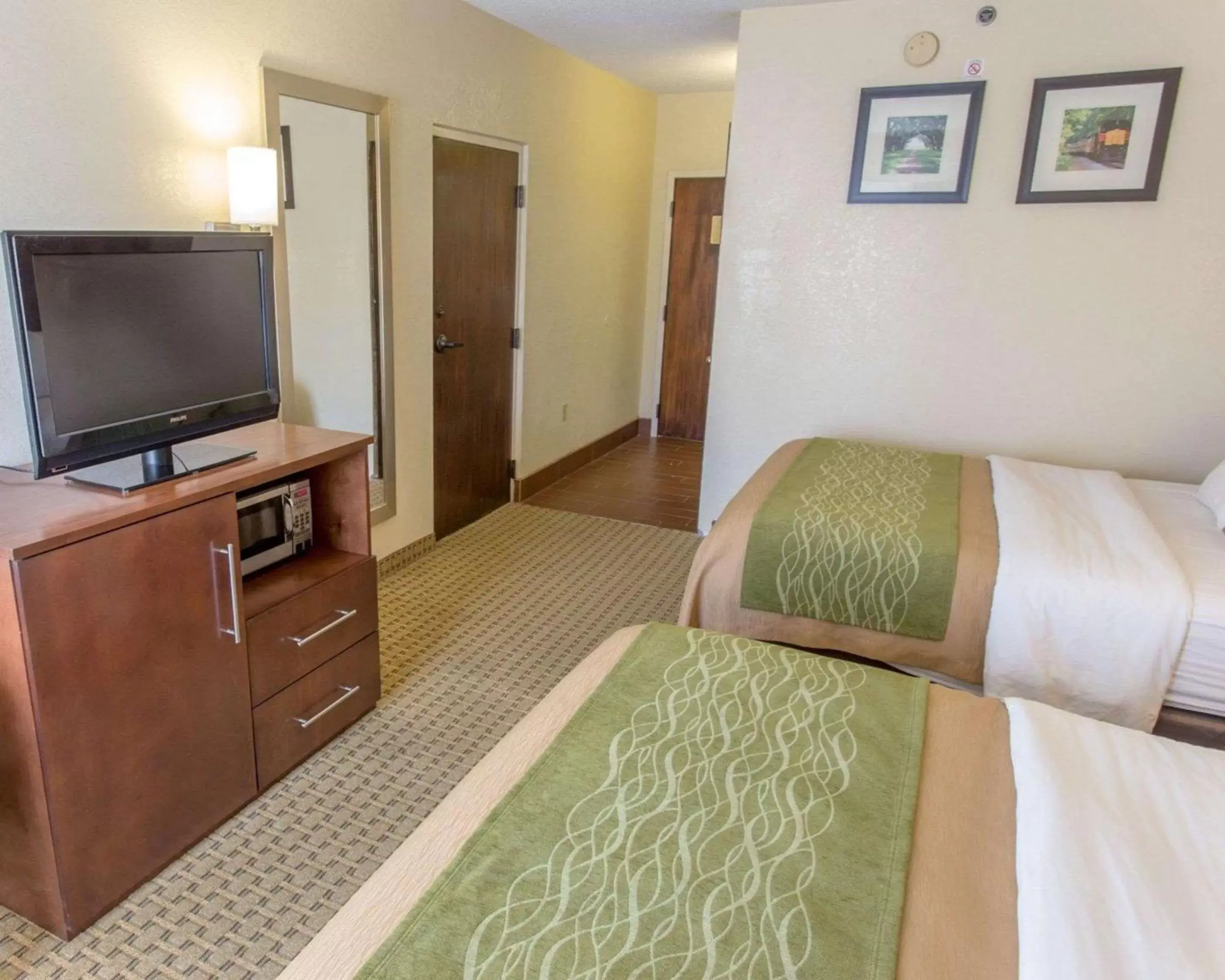 Photo of the whole room, Bed in Comfort Inn Hammond